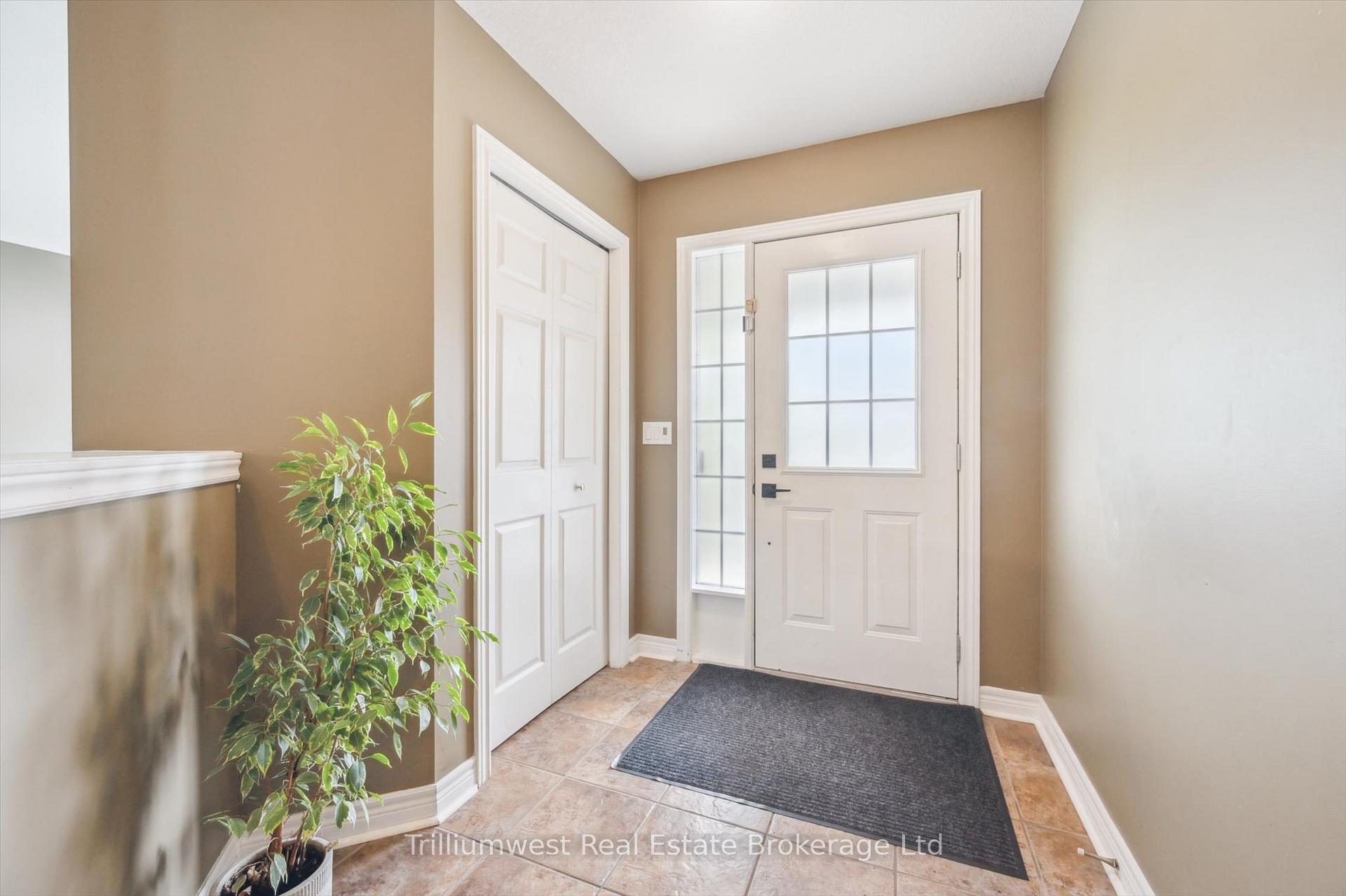 Photo 3 of 72 McArthur Drive, Guelph, Pineridge/Westminster Woods — HOMEH
