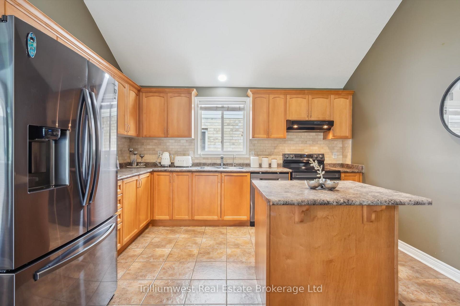 Photo 12 of 72 McArthur Drive, Guelph, Pineridge/Westminster Woods — HOMEH