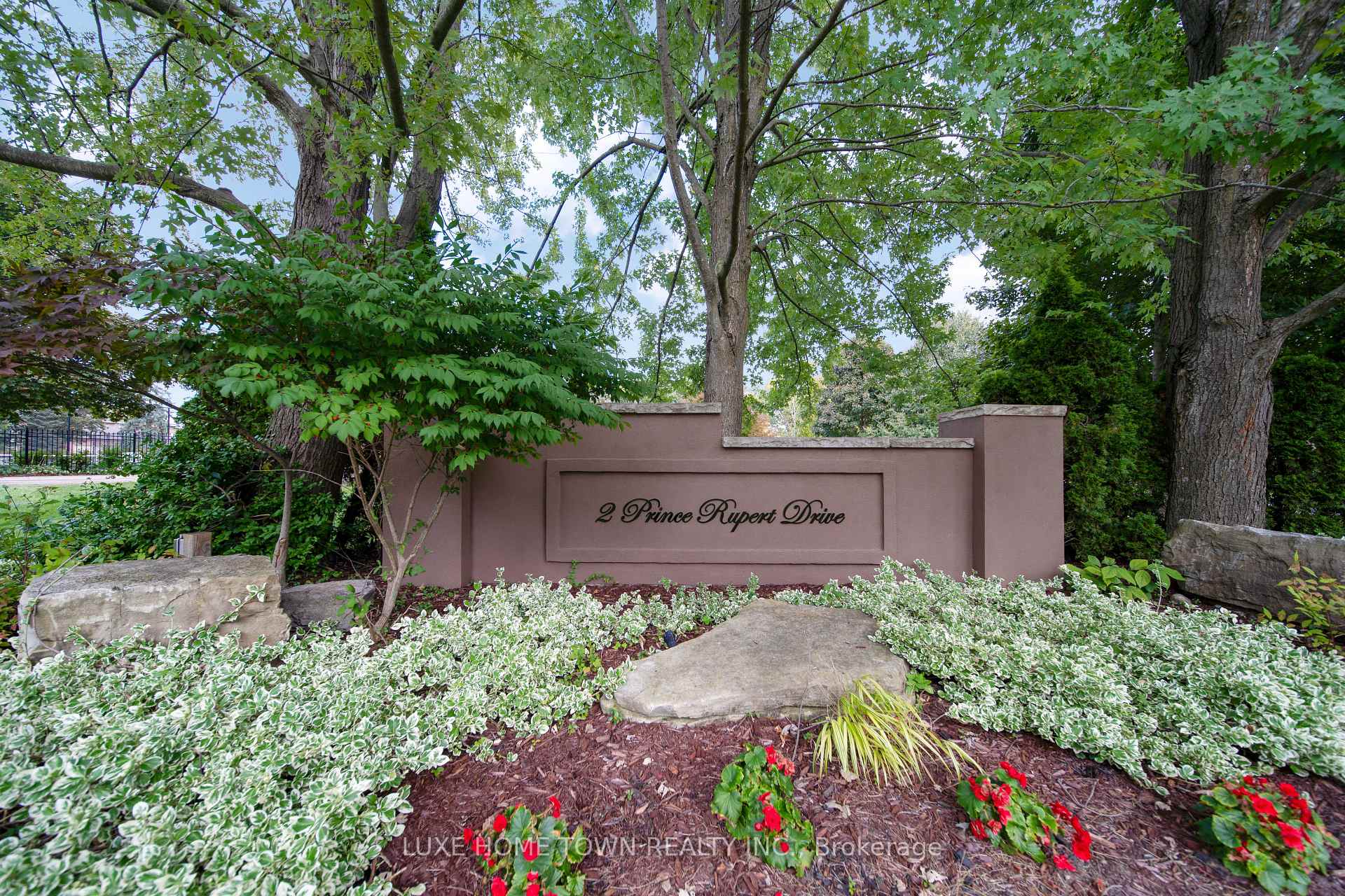 Photo 4 of 2 Prince Rupert Drive, Clarington, Courtice — HOMEH