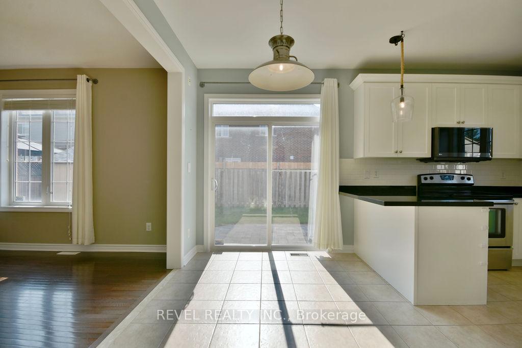 Photo 9 of 166 Succession Crescent, Barrie, Innis-Shore — HOMEH