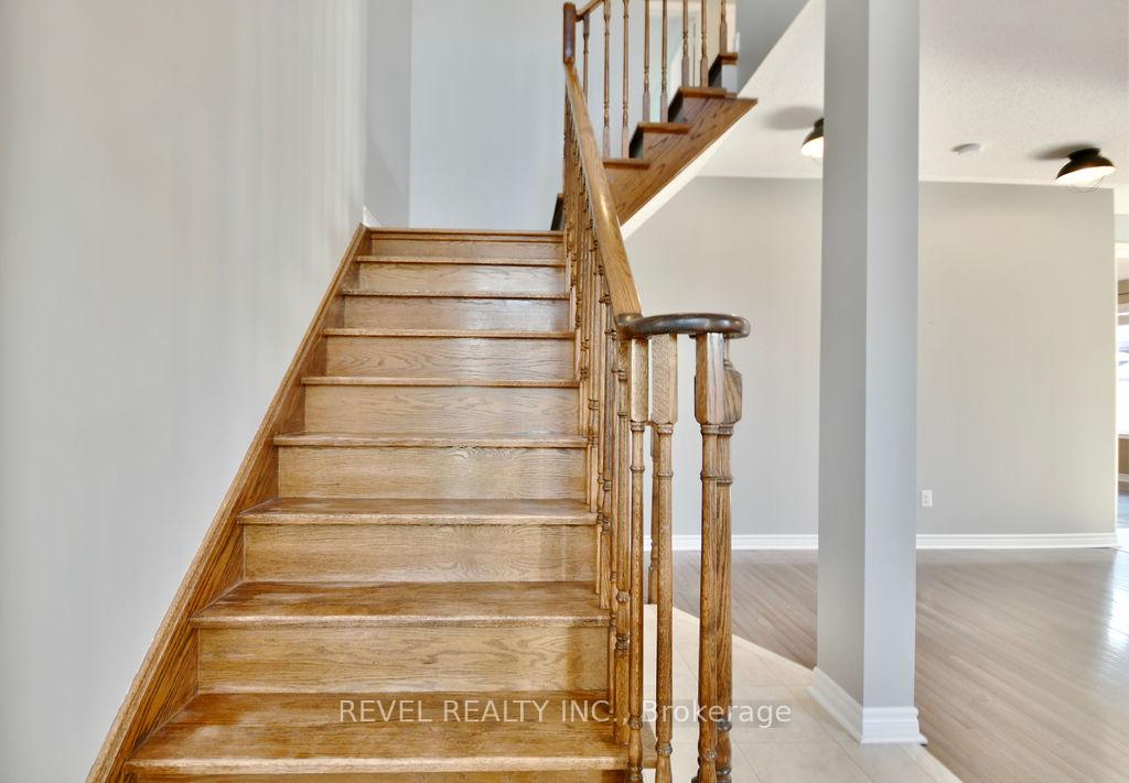 Photo 16 of 166 Succession Crescent, Barrie, Innis-Shore — HOMEH