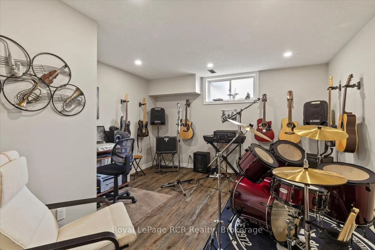 Photo 270 of 219 16th Avenue Crescent, Hanover — HOMEH