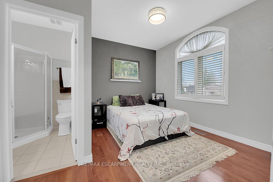 Photo 15 of 338 Central Avenue, Grimsby, Grimsby East — HOMEH