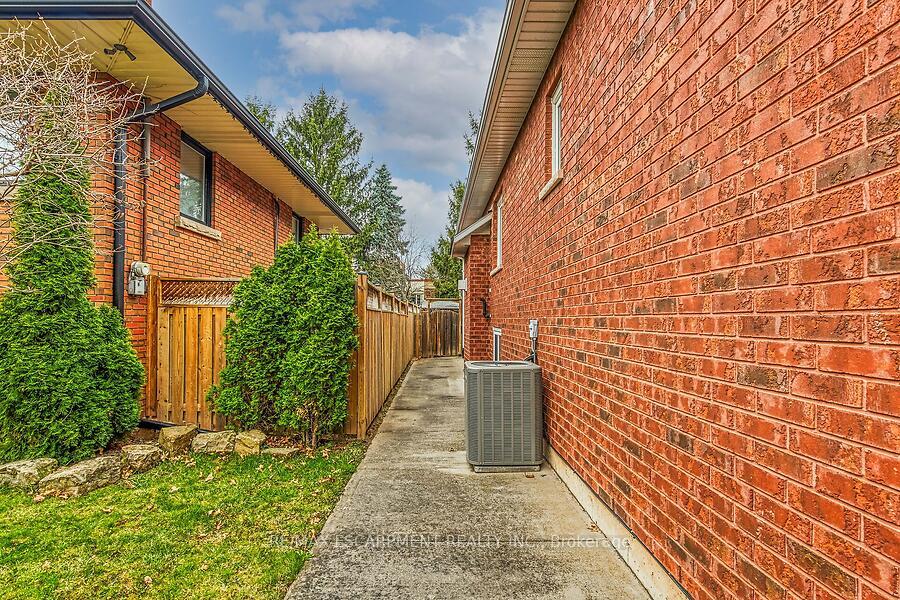 Photo 33 of 338 Central Avenue, Grimsby, Grimsby East — HOMEH