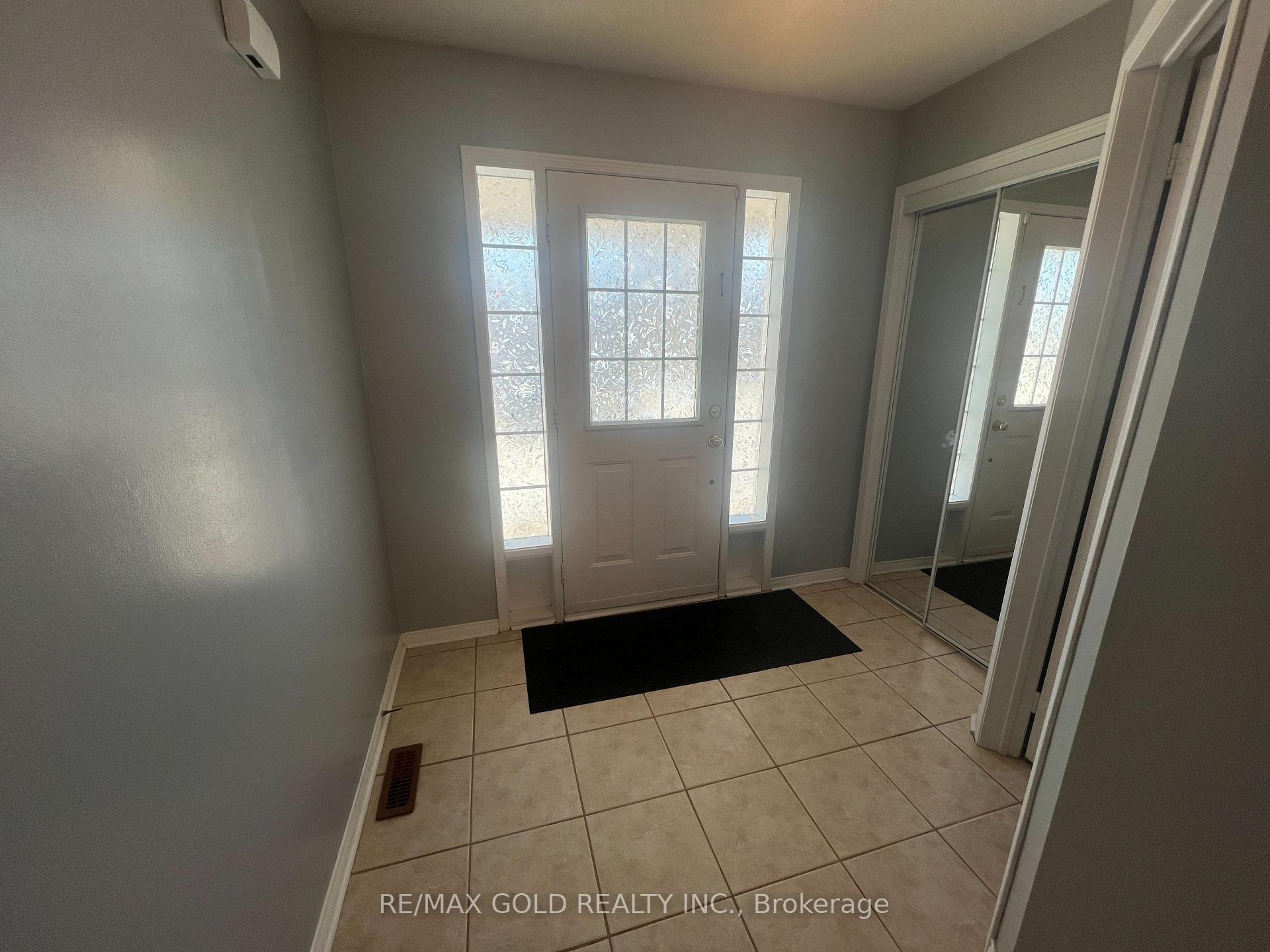 Photo 3 of Unit Upper, 32 Earlsbridge Boulevard, Brampton, Fletcher's Meadow — HOMEH