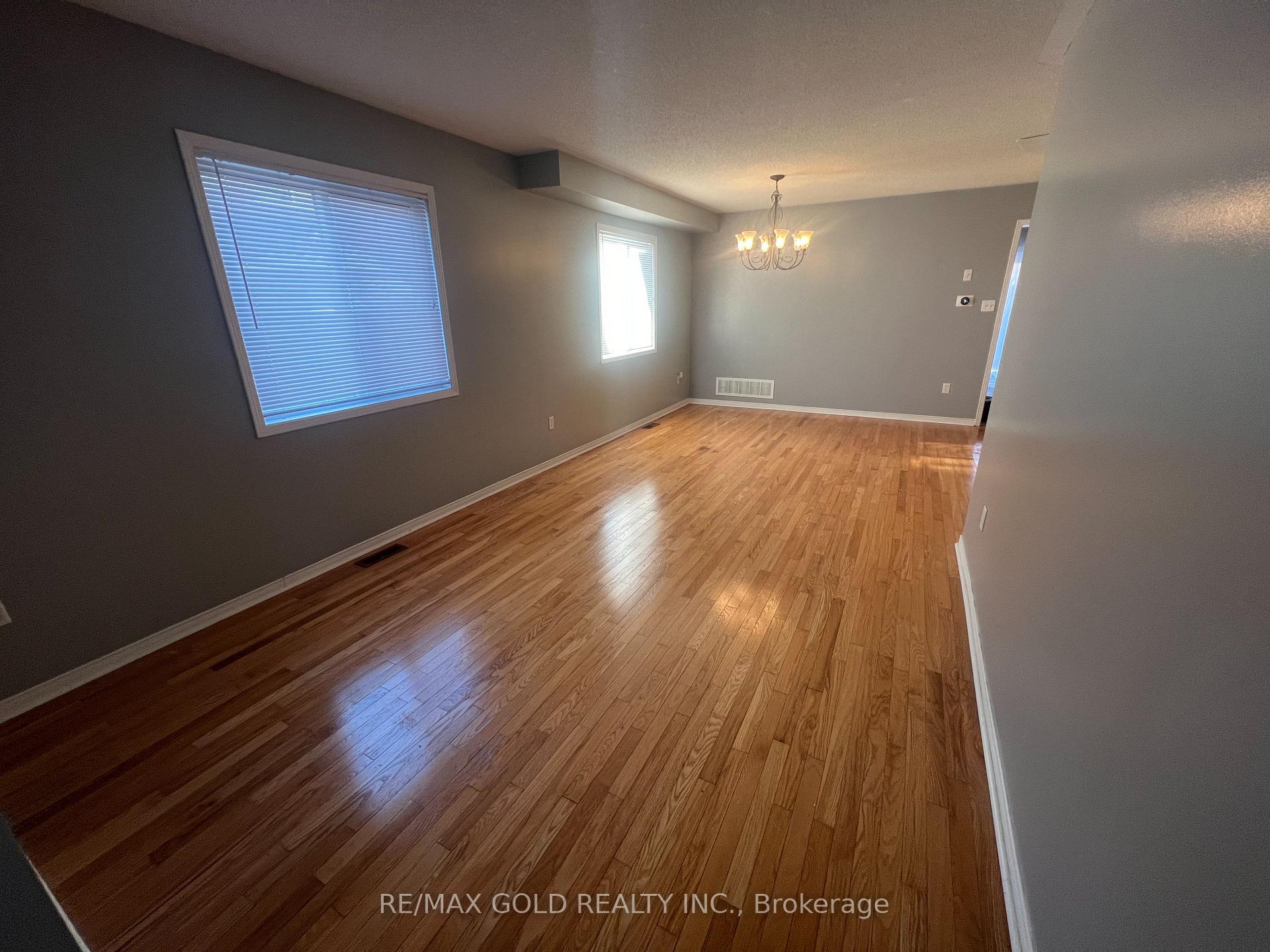 Photo 5 of Unit Upper, 32 Earlsbridge Boulevard, Brampton, Fletcher's Meadow — HOMEH