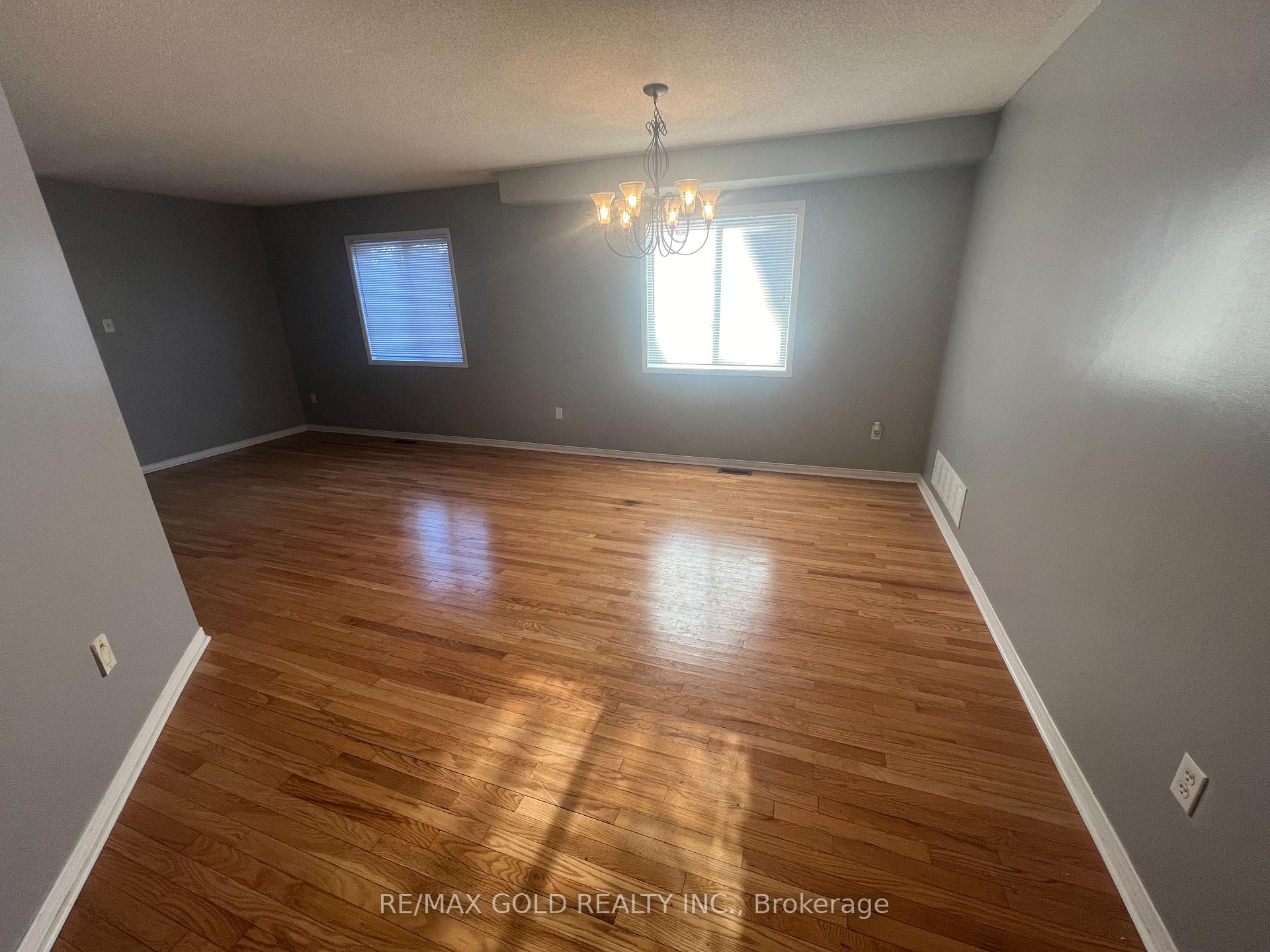 Photo 6 of Unit Upper, 32 Earlsbridge Boulevard, Brampton, Fletcher's Meadow — HOMEH
