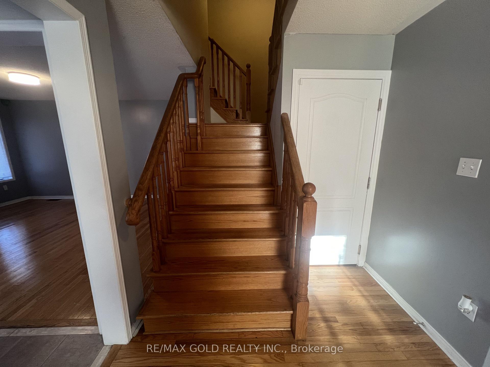 Photo 11 of Unit Upper, 32 Earlsbridge Boulevard, Brampton, Fletcher's Meadow — HOMEH