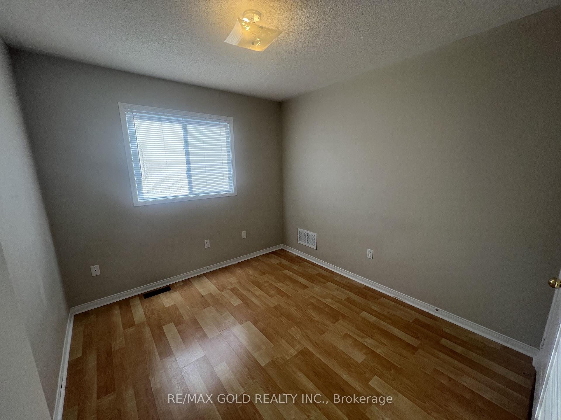 Photo 23 of Unit Upper, 32 Earlsbridge Boulevard, Brampton, Fletcher's Meadow — HOMEH