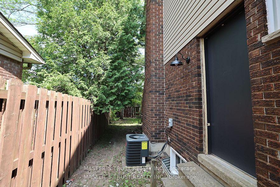 Photo 3 of 6 Kron Drive, Guelph, Kortright West — HOMEH