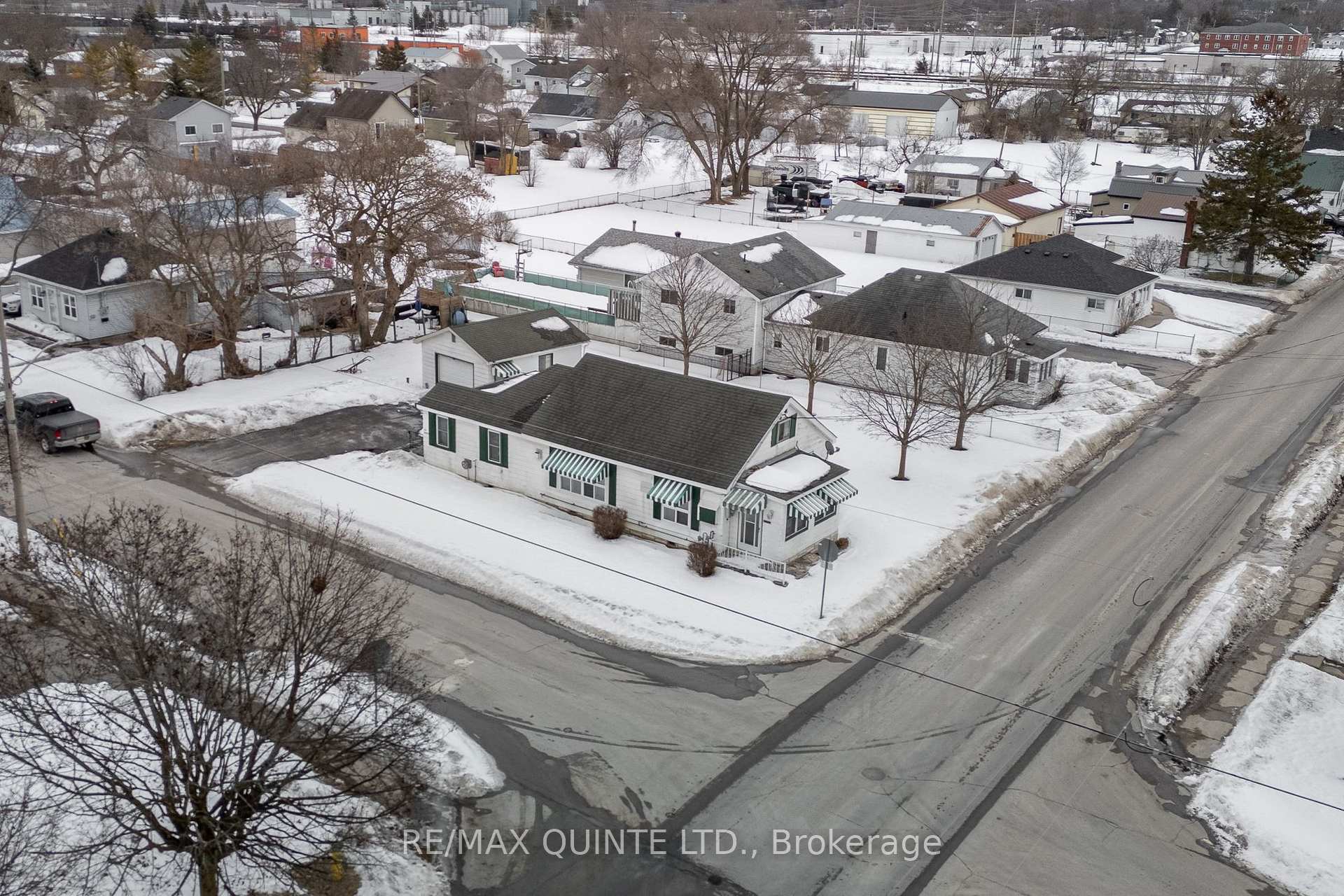 Photo 3 of 33 Centre Street, Belleville, Belleville Ward — HOMEH