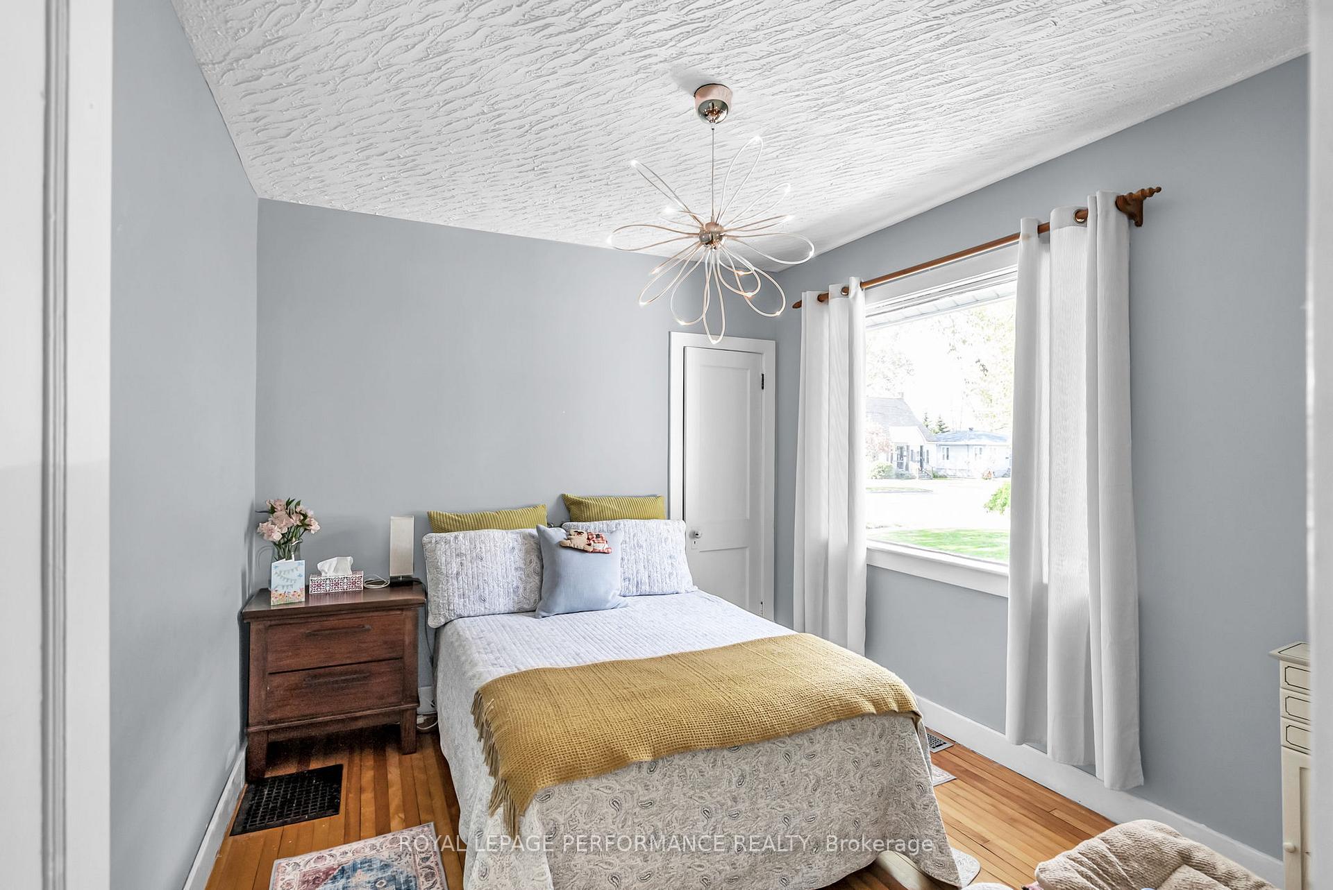 Photo 13 of 1009 2nd Street W, Cornwall — HOMEH