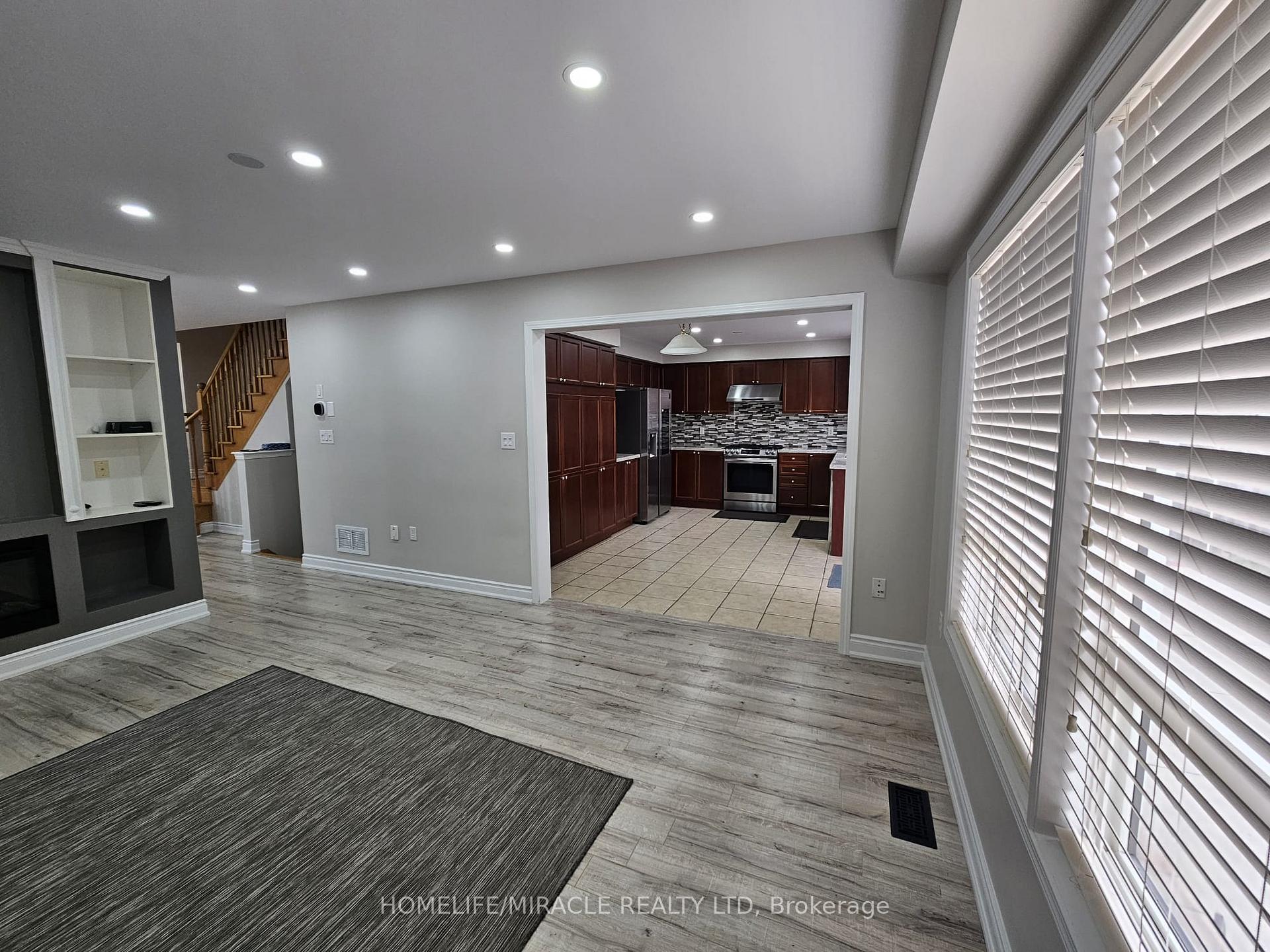 Photo 4 of 27 Pantano Place, Brampton, Credit Valley — HOMEH