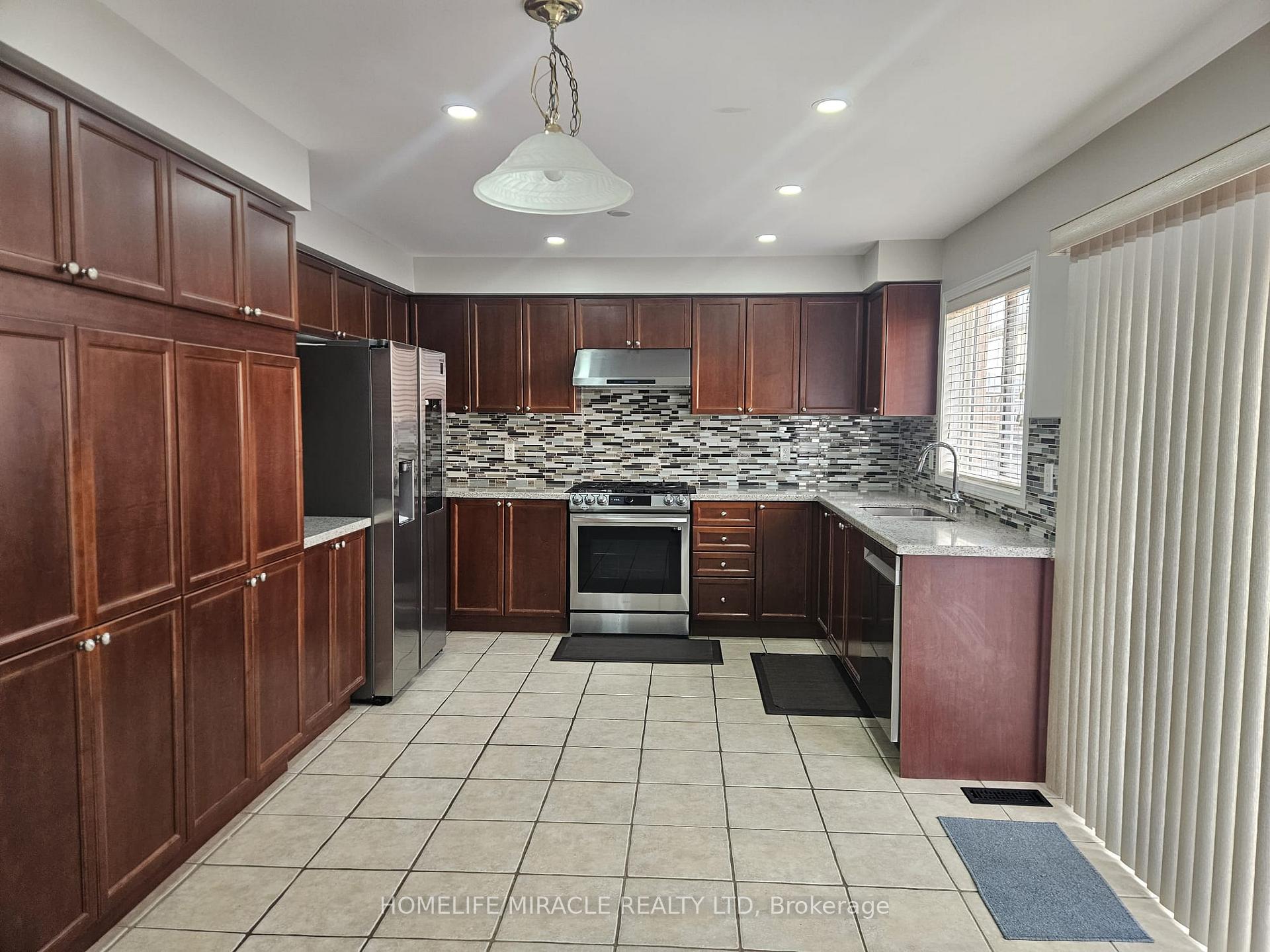 Photo 6 of 27 Pantano Place, Brampton, Credit Valley — HOMEH