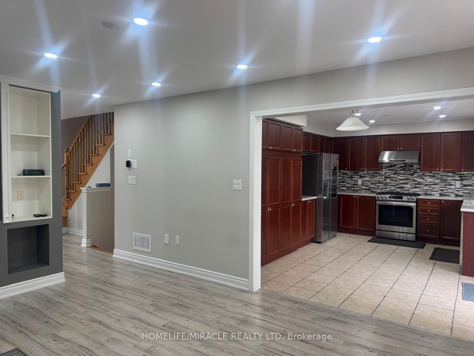Photo 7 of 27 Pantano Place, Brampton, Credit Valley — HOMEH