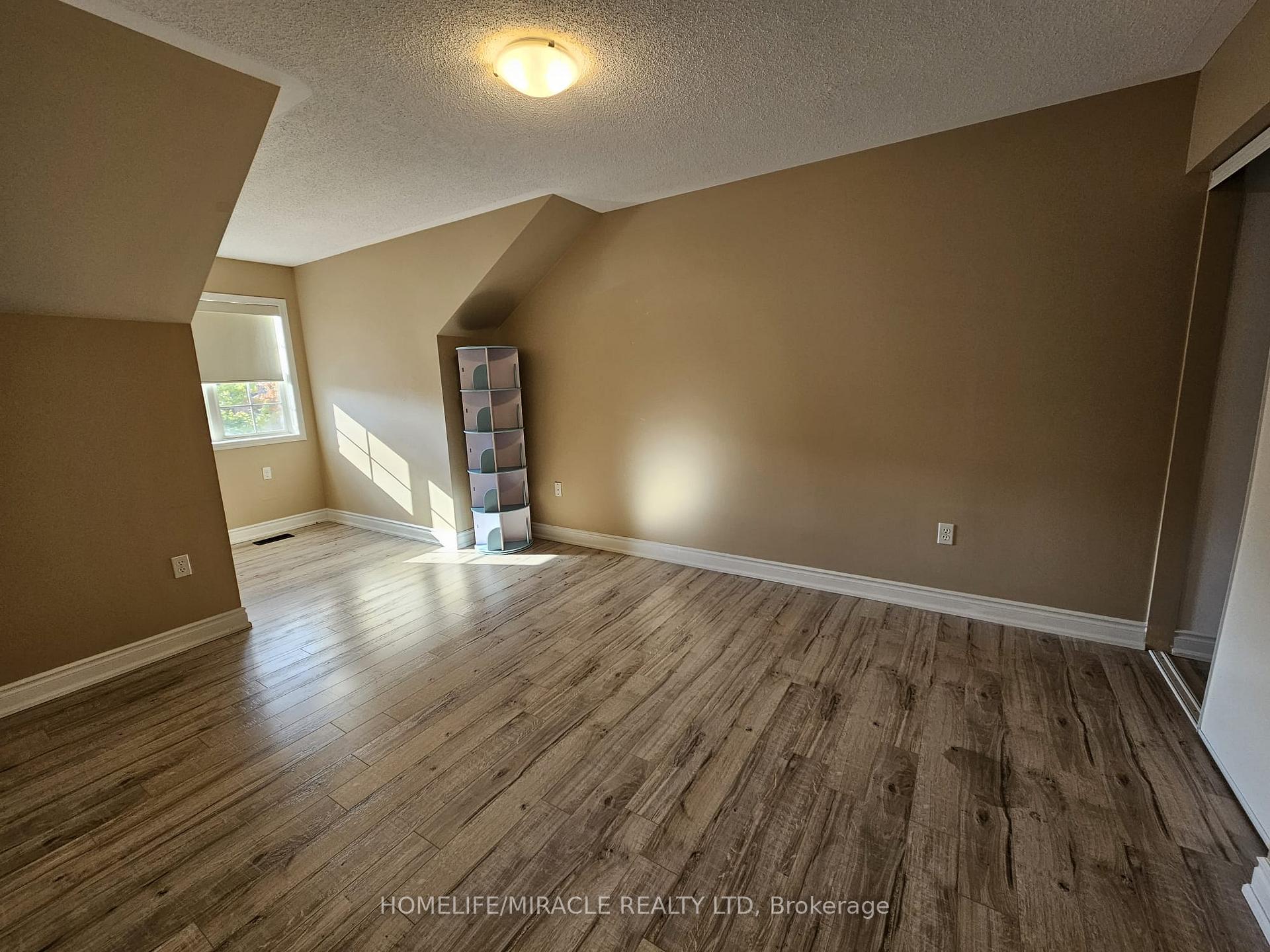 Photo 9 of 27 Pantano Place, Brampton, Credit Valley — HOMEH
