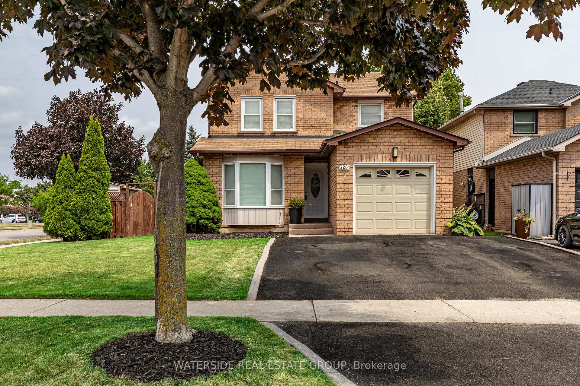 Photo 2 of 3261 Woodcroft Crescent, Burlington, Headon — HOMEH