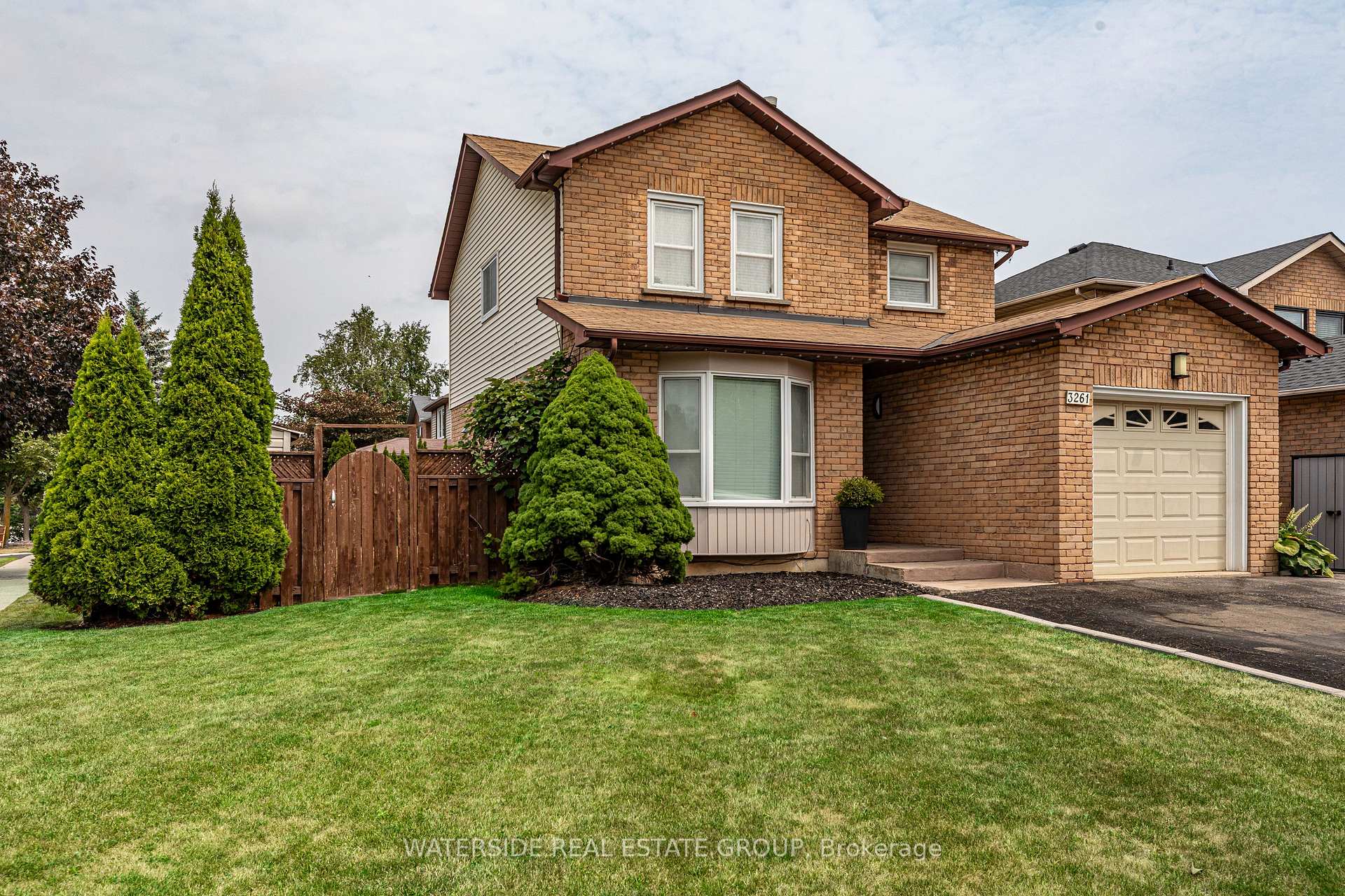 Photo 4 of 3261 Woodcroft Crescent, Burlington, Headon — HOMEH