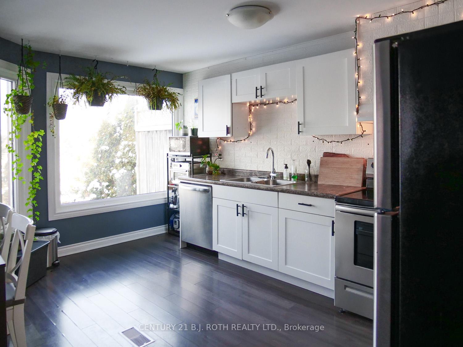 Photo 3 of 157A Cumberland Street, Barrie, Allandale — HOMEH