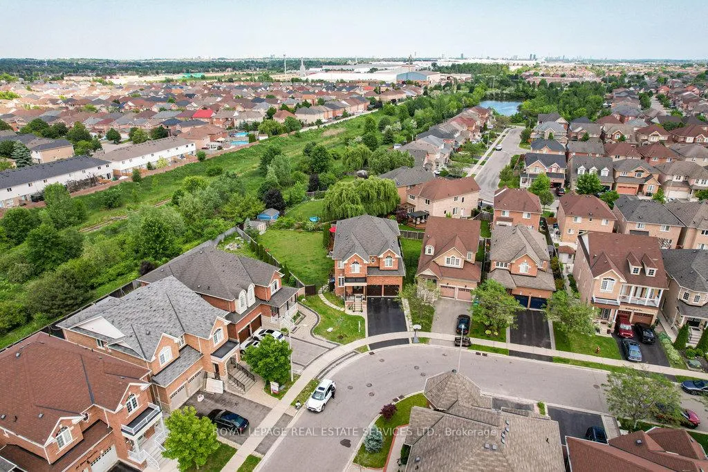 Photo 4 of 44 Game Creek Crescent, Brampton, Northwest Sandalwood Parkway — HOMEH