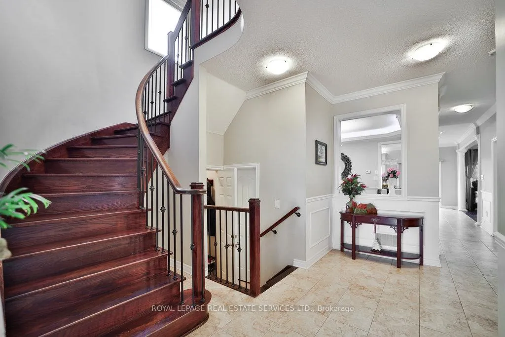 Photo 10 of 44 Game Creek Crescent, Brampton, Northwest Sandalwood Parkway — HOMEH