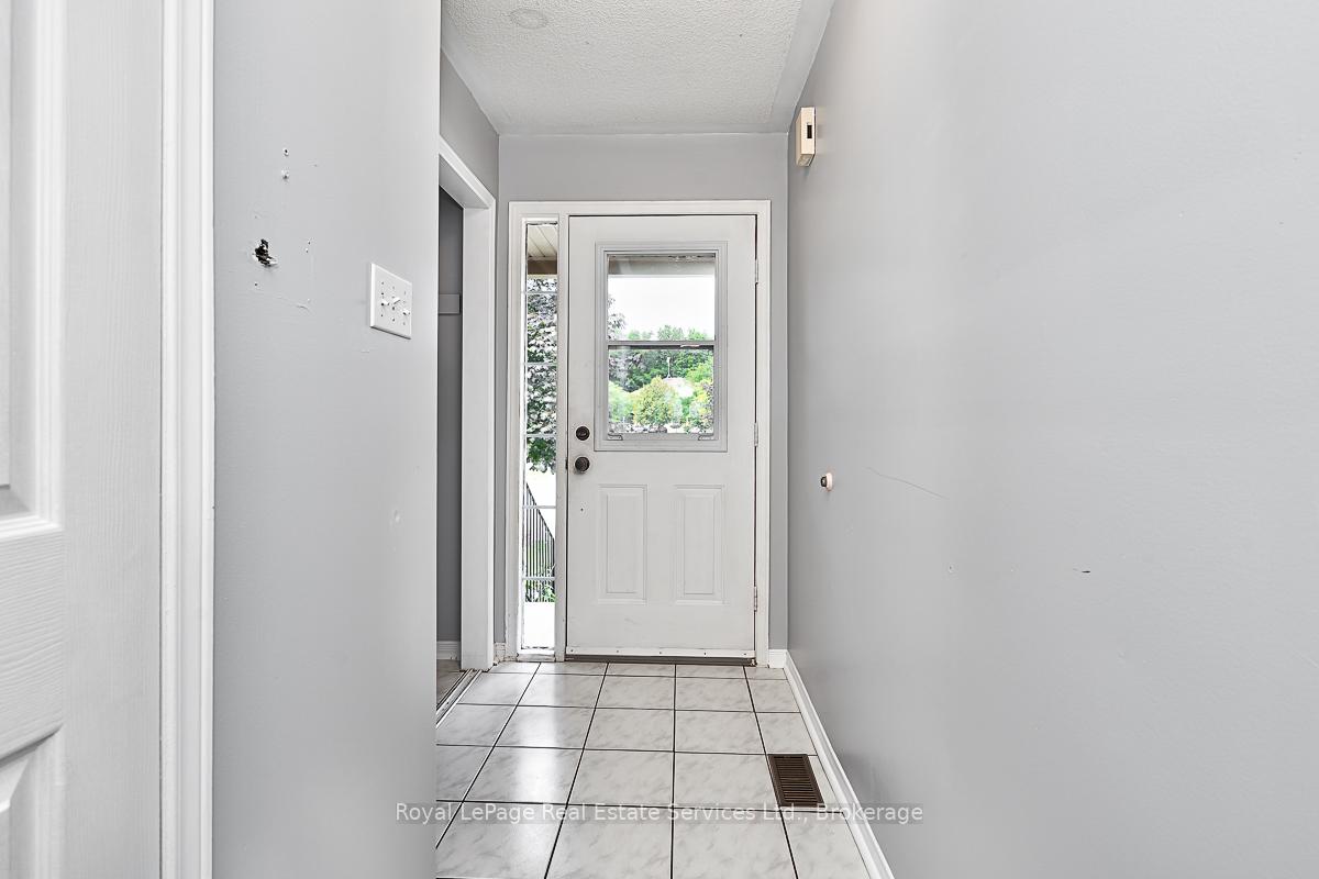 Photo 3 of 5148 Silvercreek Drive, Burlington, Uptown — HOMEH