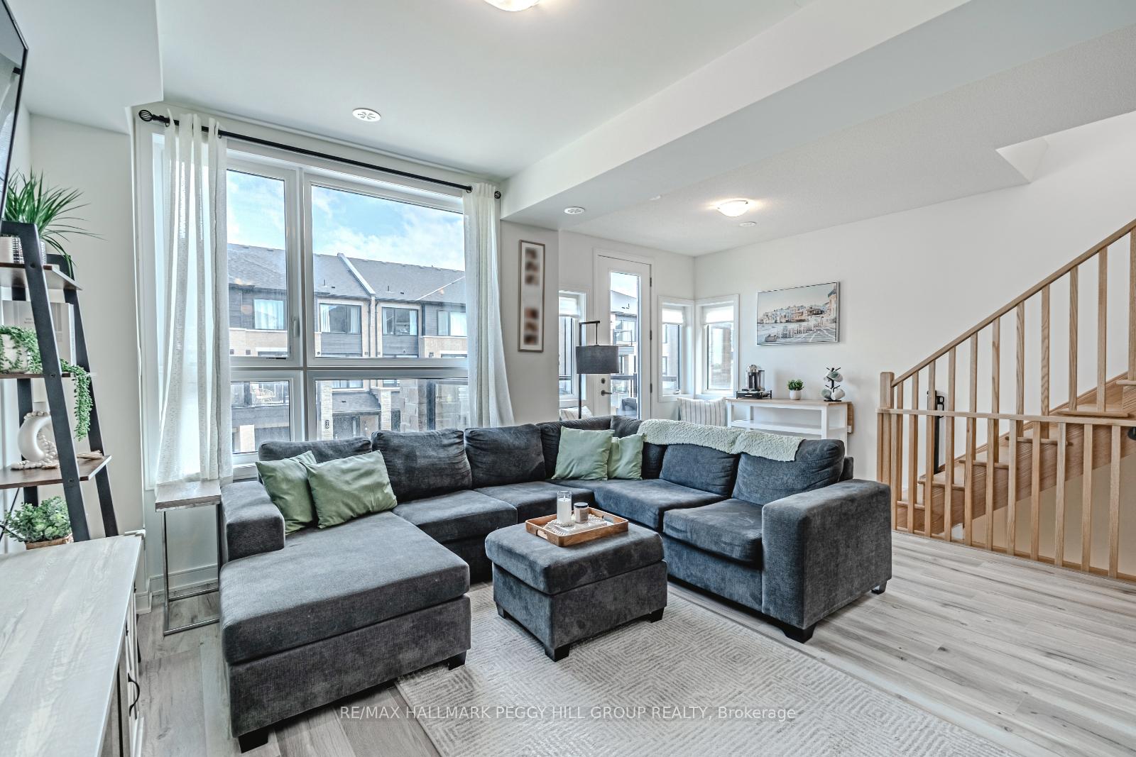 Photo 3 of 25 Red Maple Lane, Barrie, Innis-Shore — HOMEH
