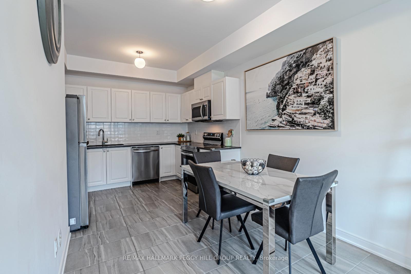 Photo 4 of 25 Red Maple Lane, Barrie, Innis-Shore — HOMEH