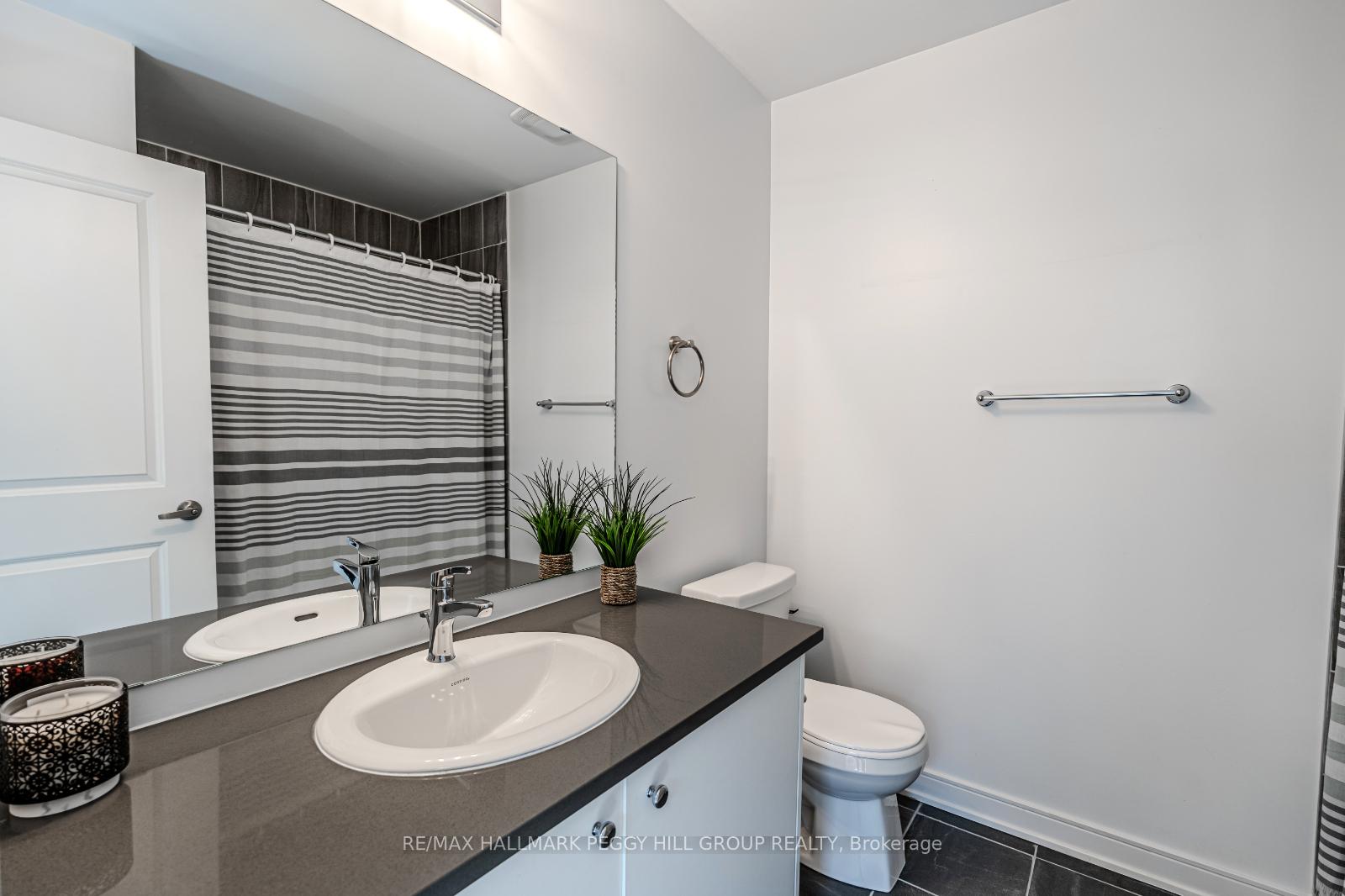 Photo 12 of 25 Red Maple Lane, Barrie, Innis-Shore — HOMEH