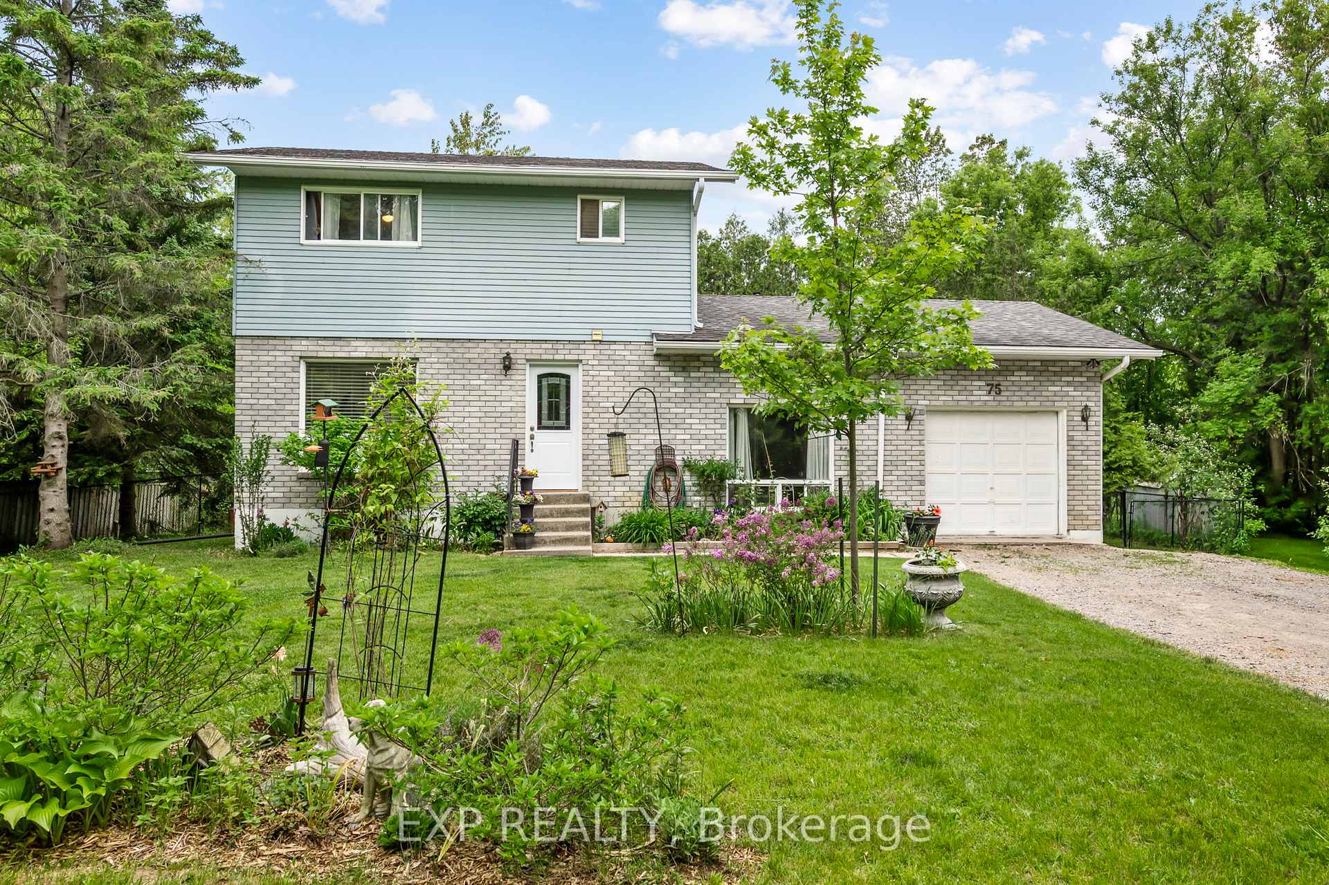 Photo 2 of 75 Brook Crescent, Georgina, Pefferlaw — HOMEH