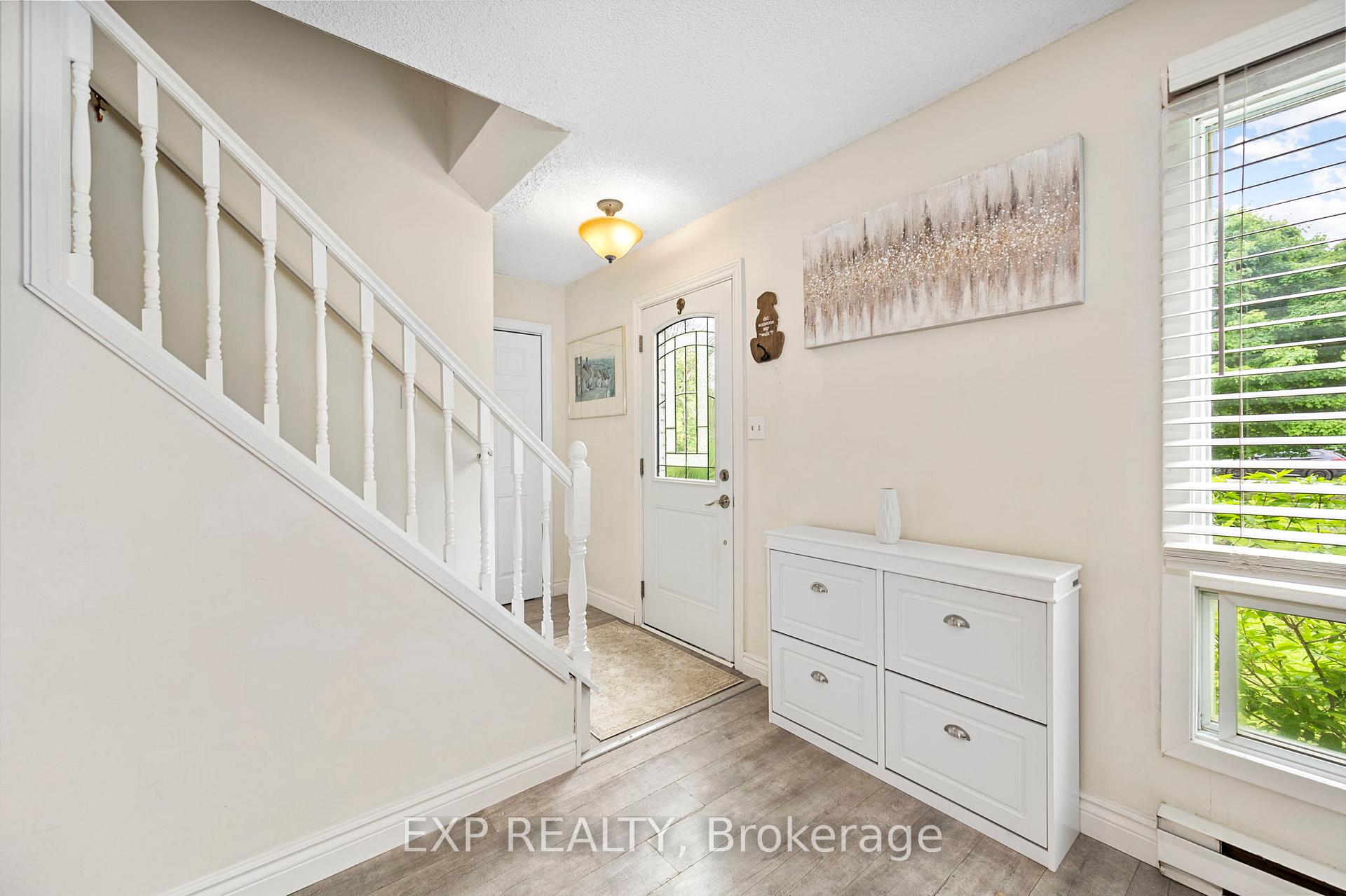 Photo 4 of 75 Brook Crescent, Georgina, Pefferlaw — HOMEH
