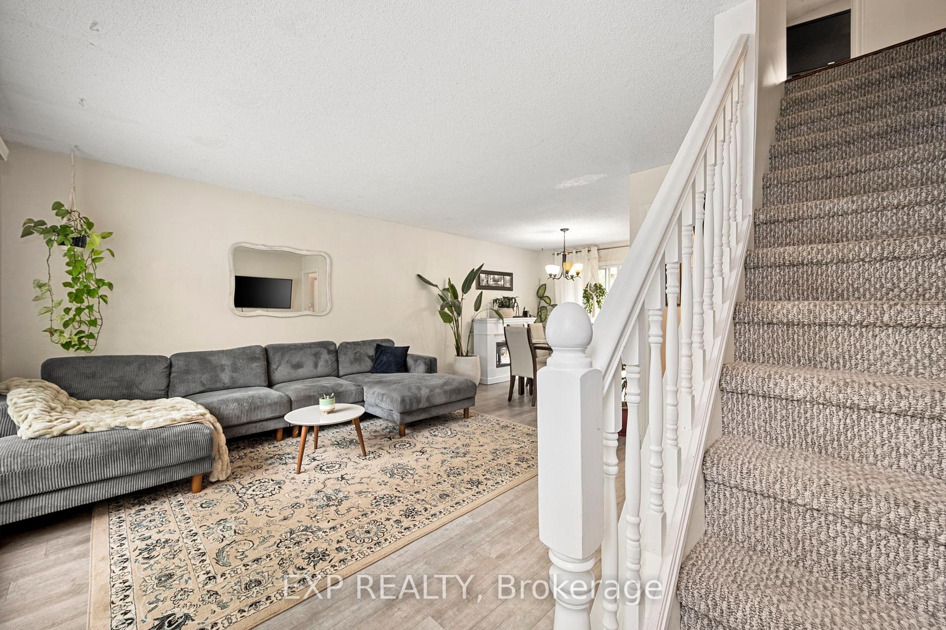 Photo 5 of 75 Brook Crescent, Georgina, Pefferlaw — HOMEH
