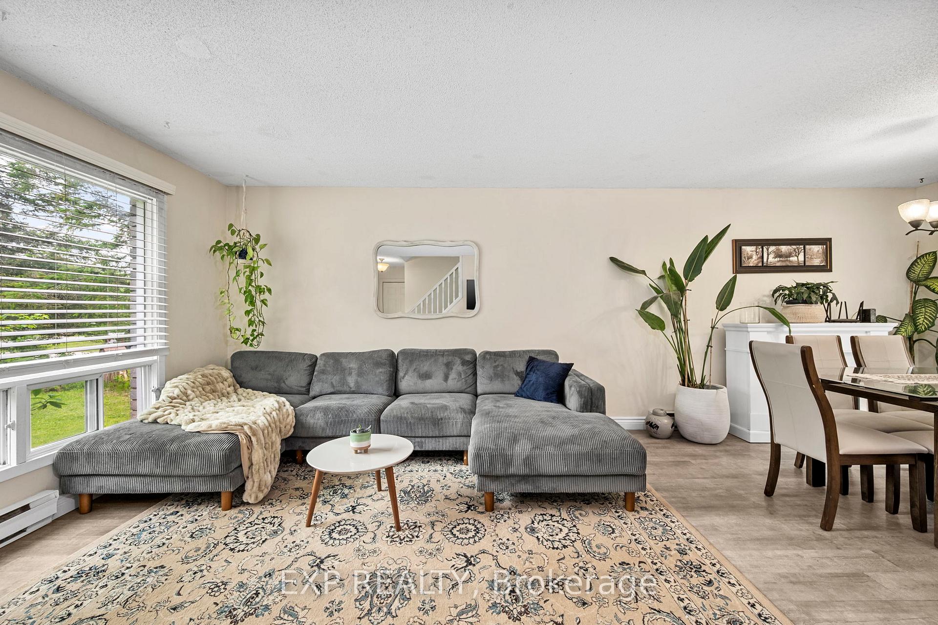 Photo 6 of 75 Brook Crescent, Georgina, Pefferlaw — HOMEH