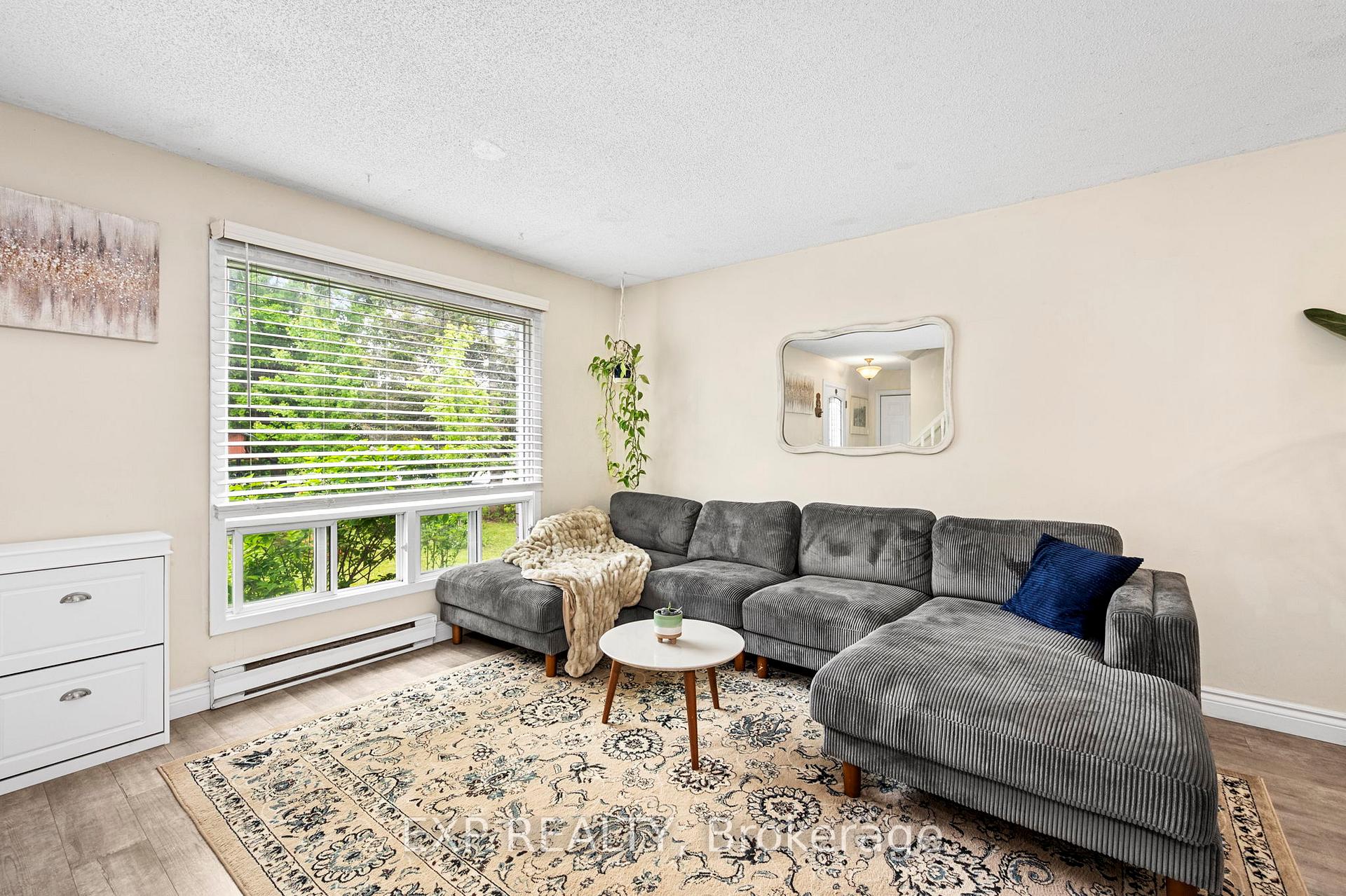 Photo 7 of 75 Brook Crescent, Georgina, Pefferlaw — HOMEH