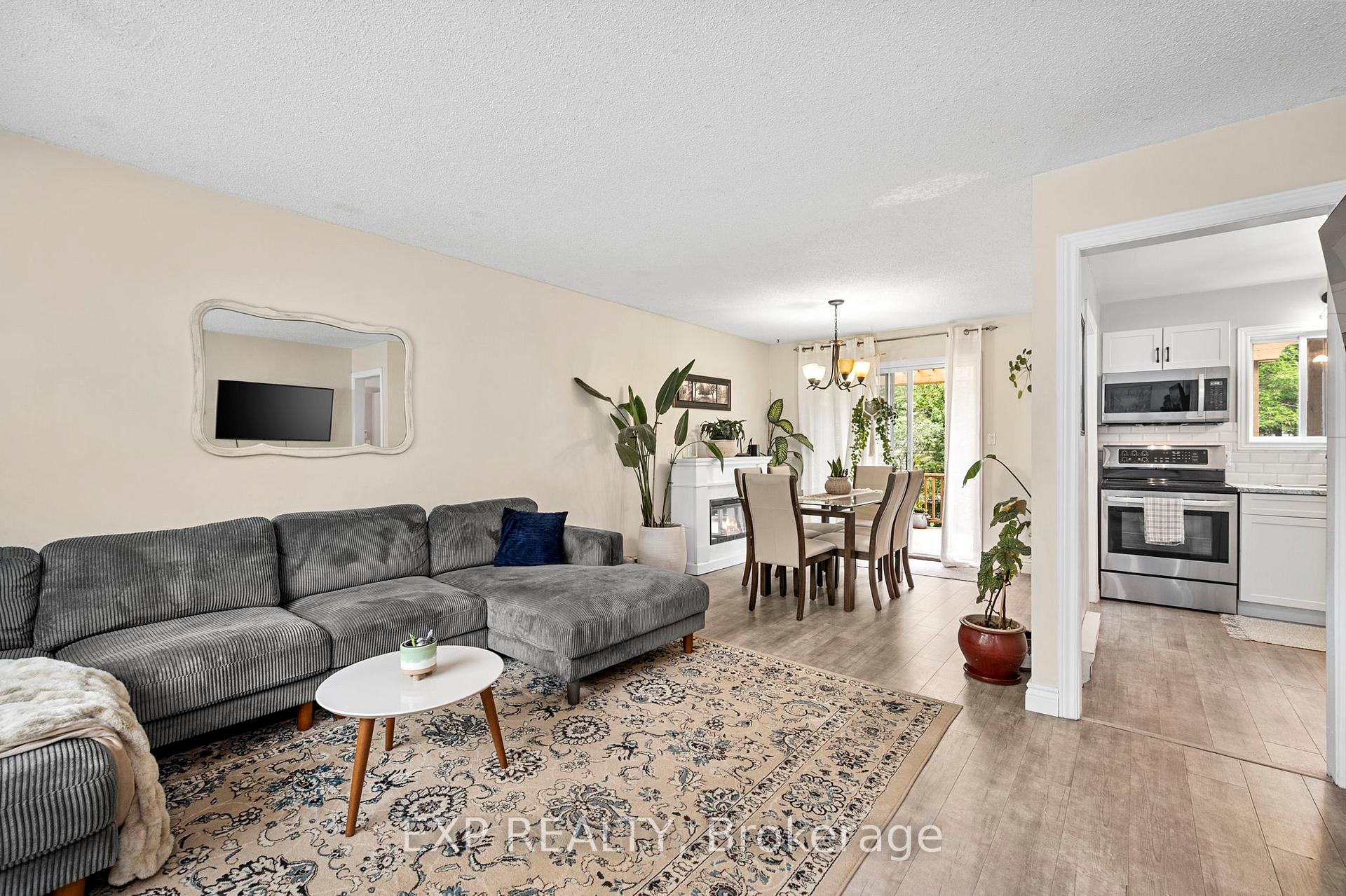 Photo 8 of 75 Brook Crescent, Georgina, Pefferlaw — HOMEH