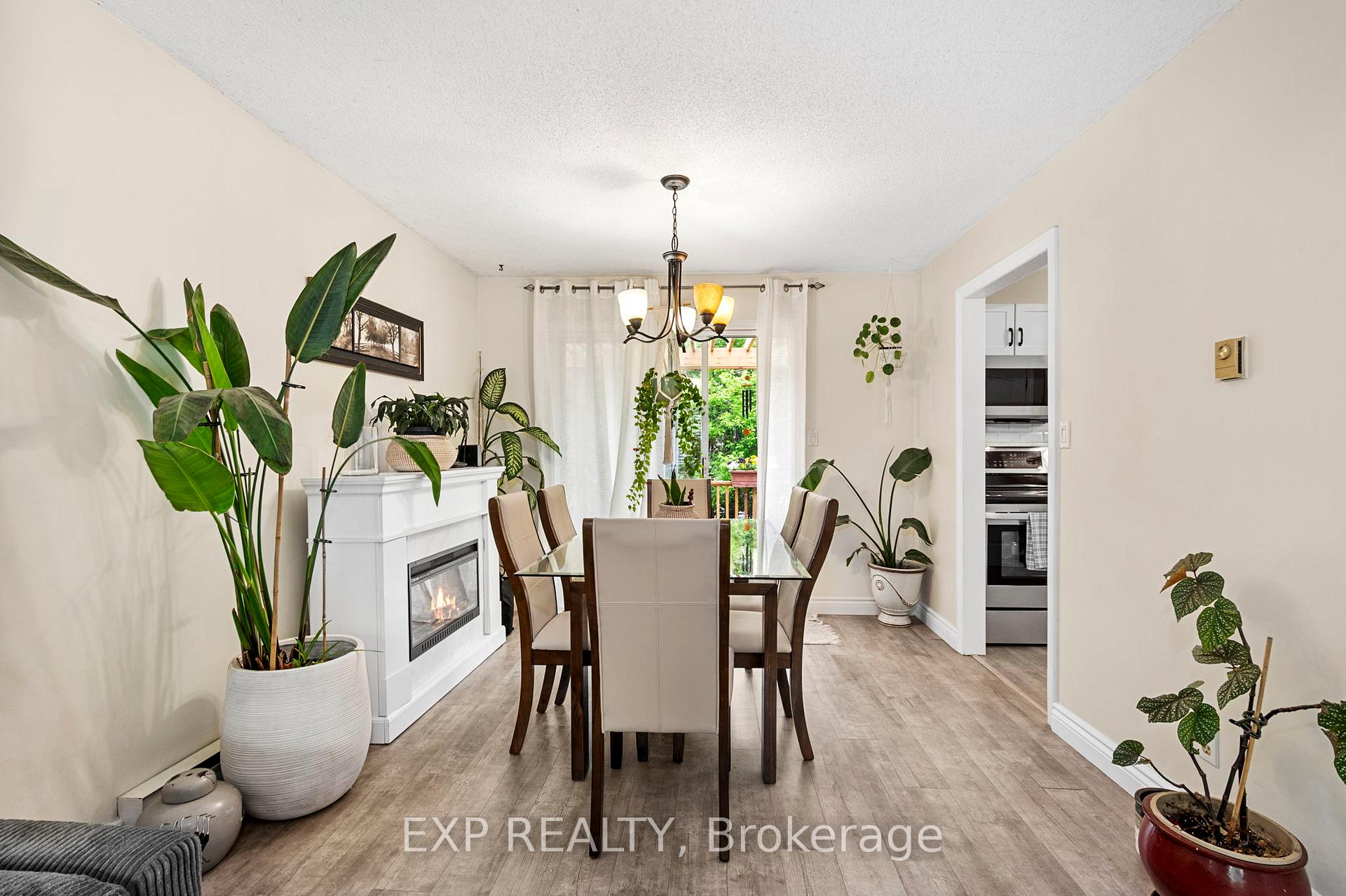 Photo 9 of 75 Brook Crescent, Georgina, Pefferlaw — HOMEH