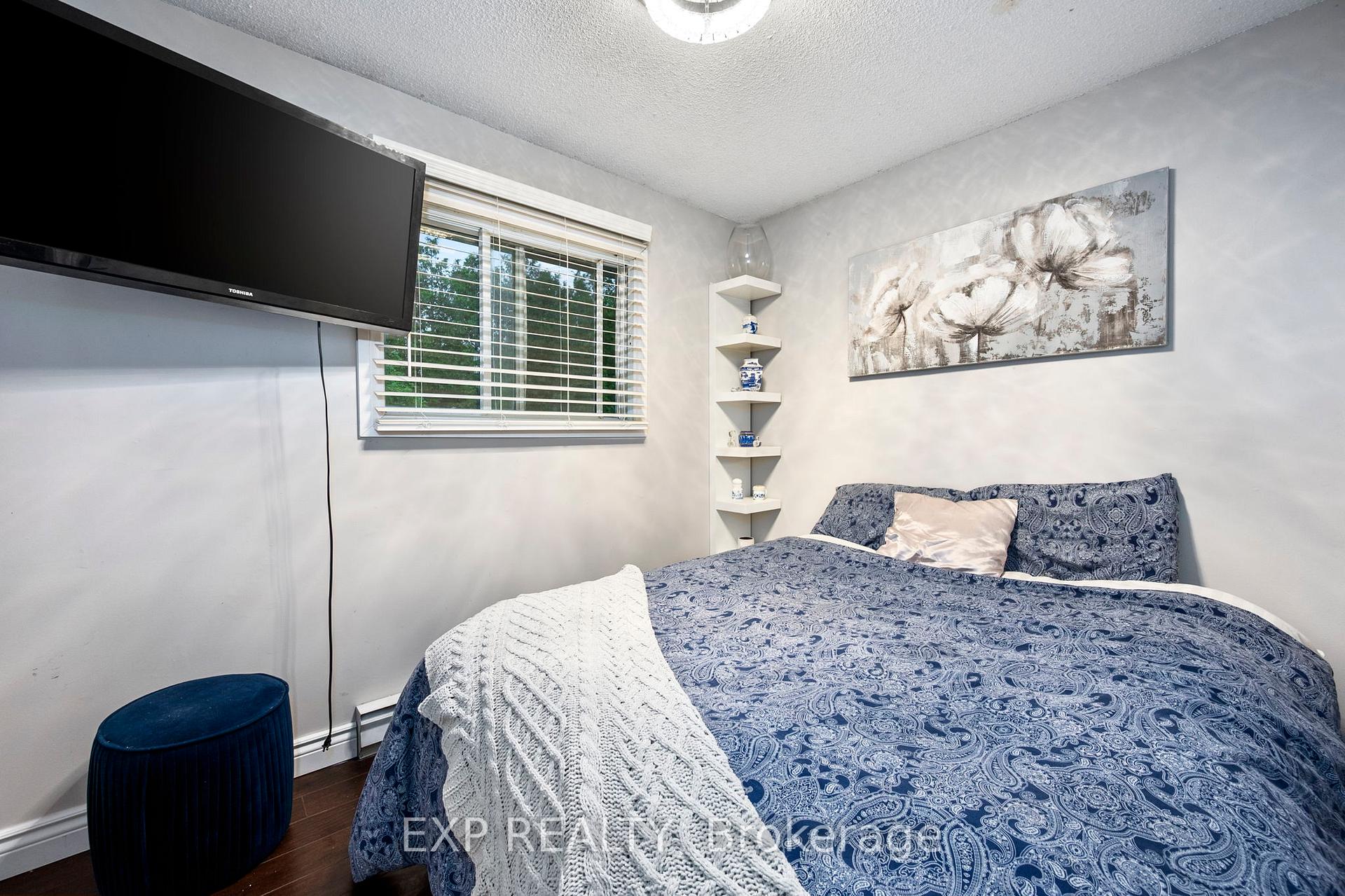 Photo 25 of 75 Brook Crescent, Georgina, Pefferlaw — HOMEH