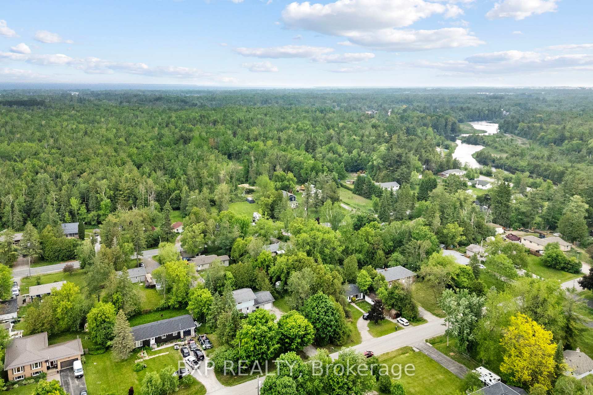 Photo 36 of 75 Brook Crescent, Georgina, Pefferlaw — HOMEH
