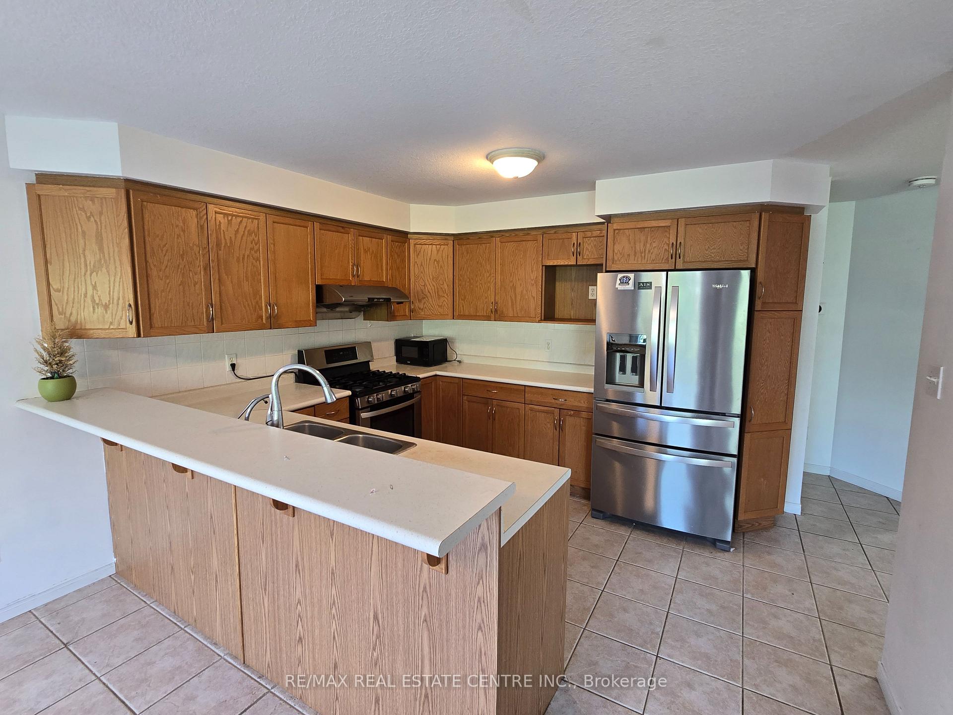 Photo 2 of 84 Marsh Crescent, Guelph, Pineridge/Westminster Woods — HOMEH
