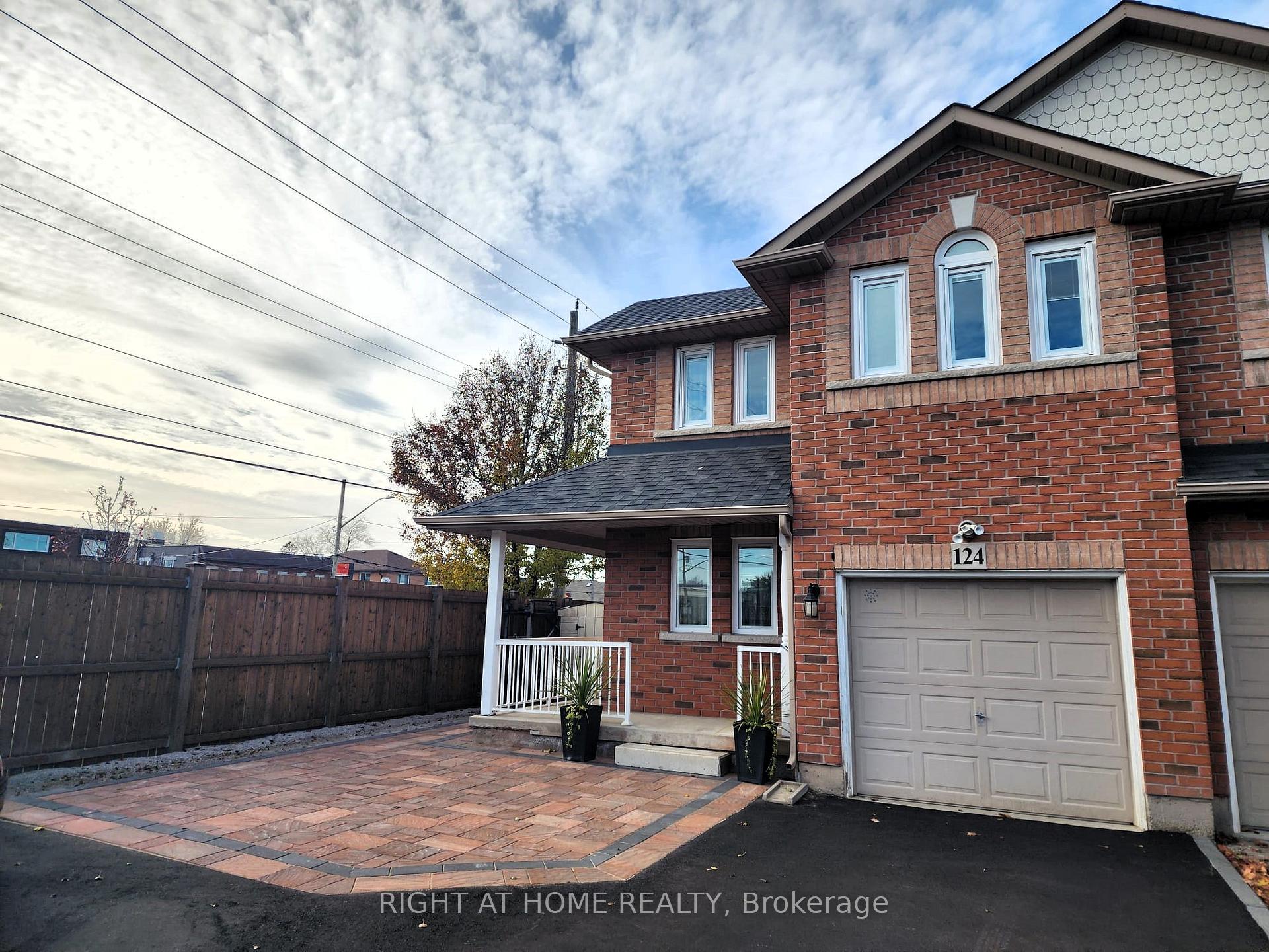 Photo 2 of 124 Peachwood Crescent, Hamilton, Stoney Creek — HOMEH