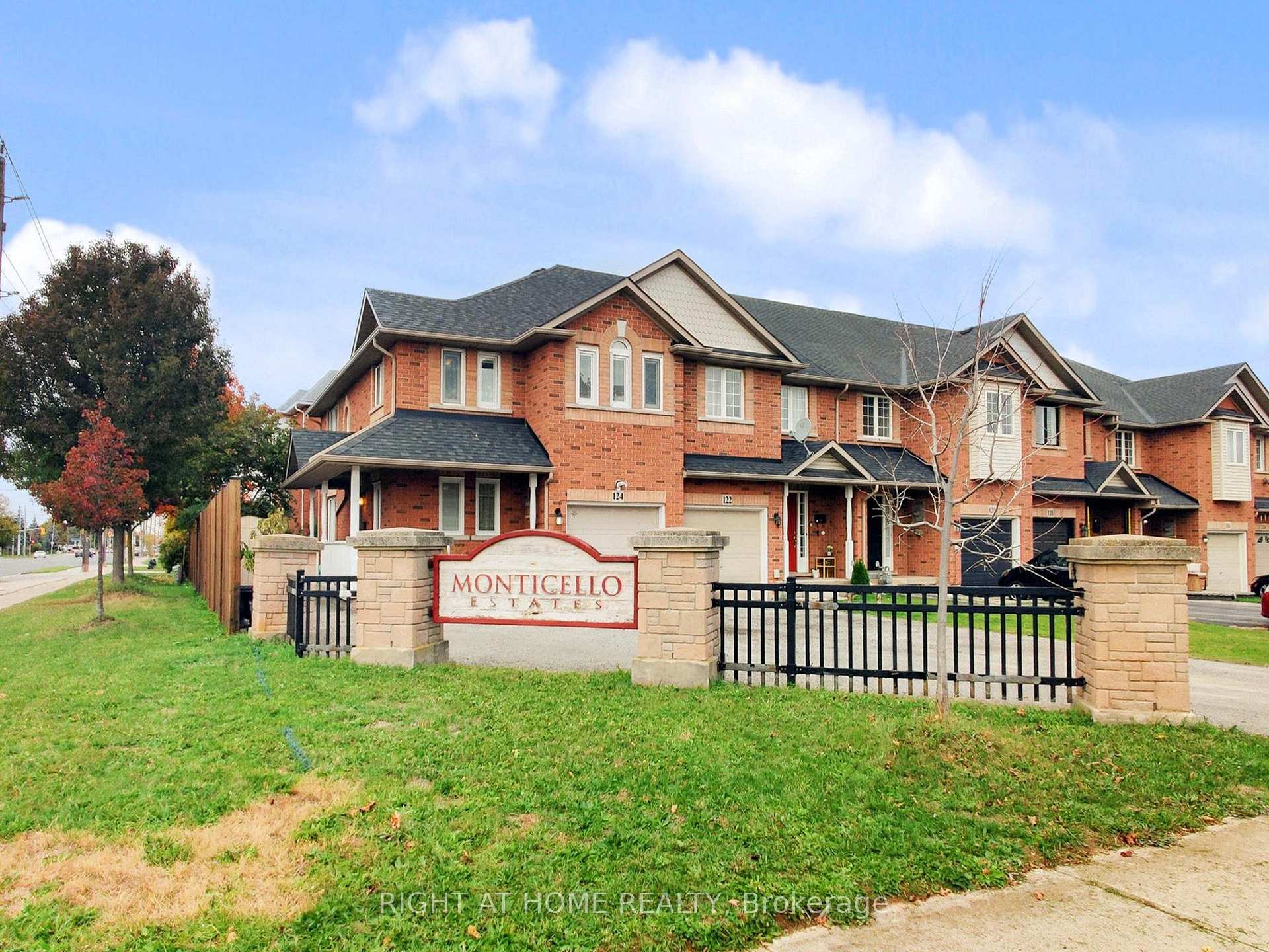 Photo 3 of 124 Peachwood Crescent, Hamilton, Stoney Creek — HOMEH