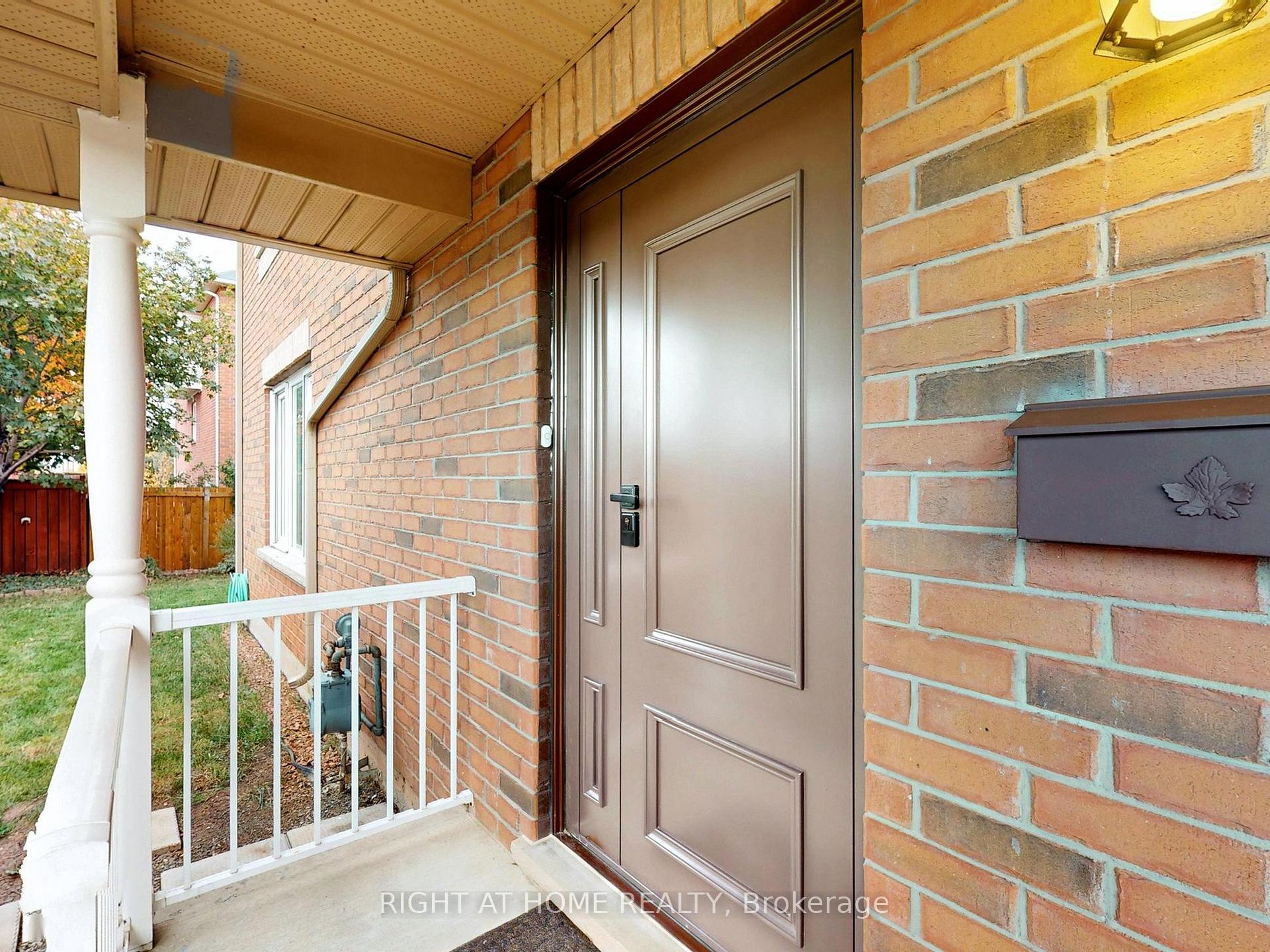 Photo 4 of 124 Peachwood Crescent, Hamilton, Stoney Creek — HOMEH
