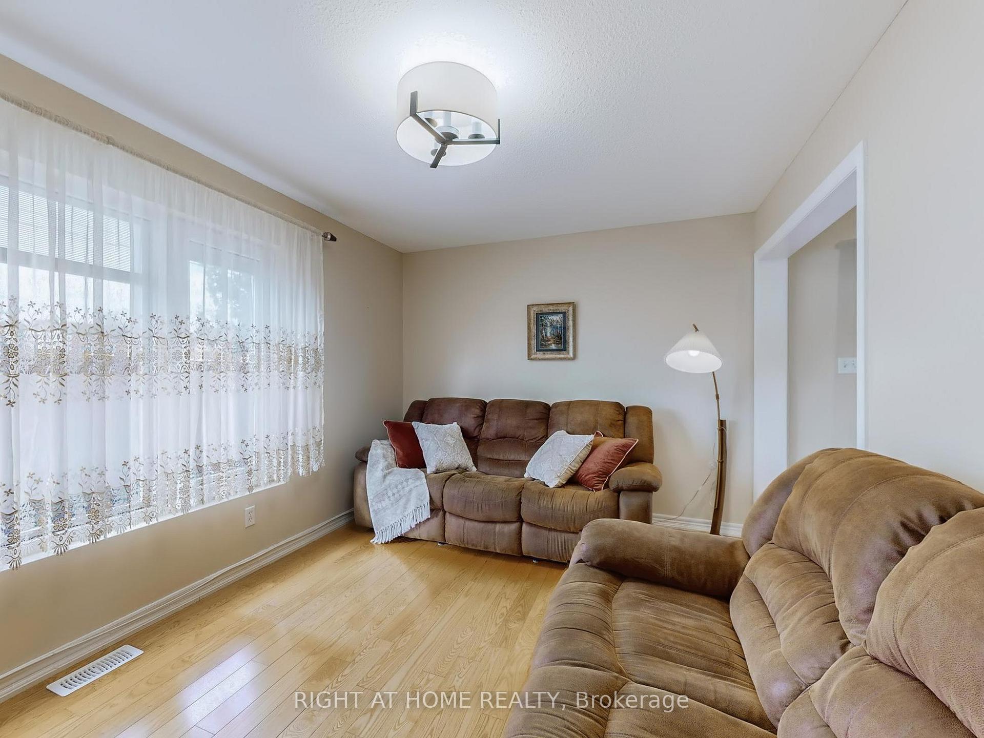 Photo 6 of 124 Peachwood Crescent, Hamilton, Stoney Creek — HOMEH