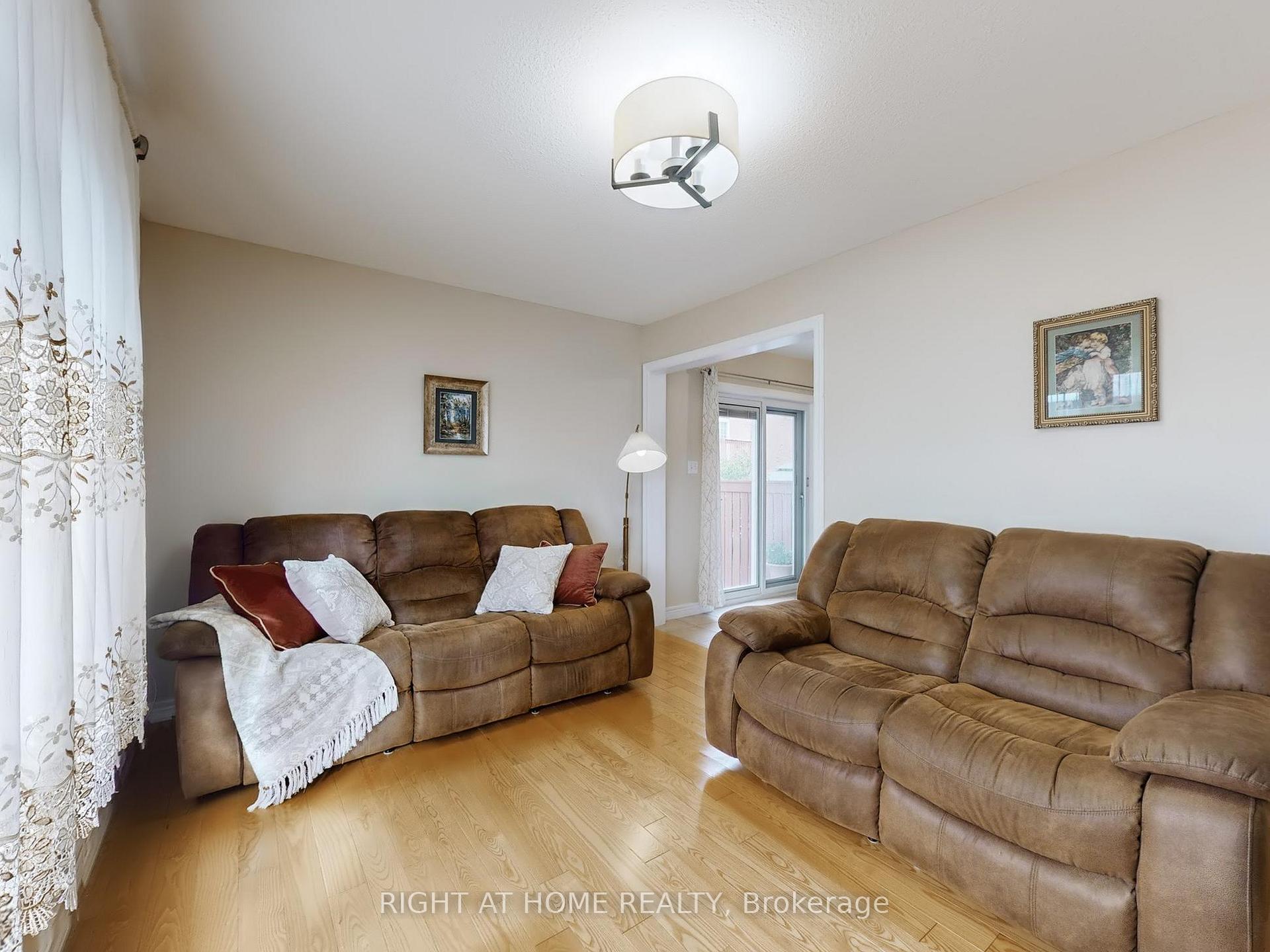 Photo 7 of 124 Peachwood Crescent, Hamilton, Stoney Creek — HOMEH