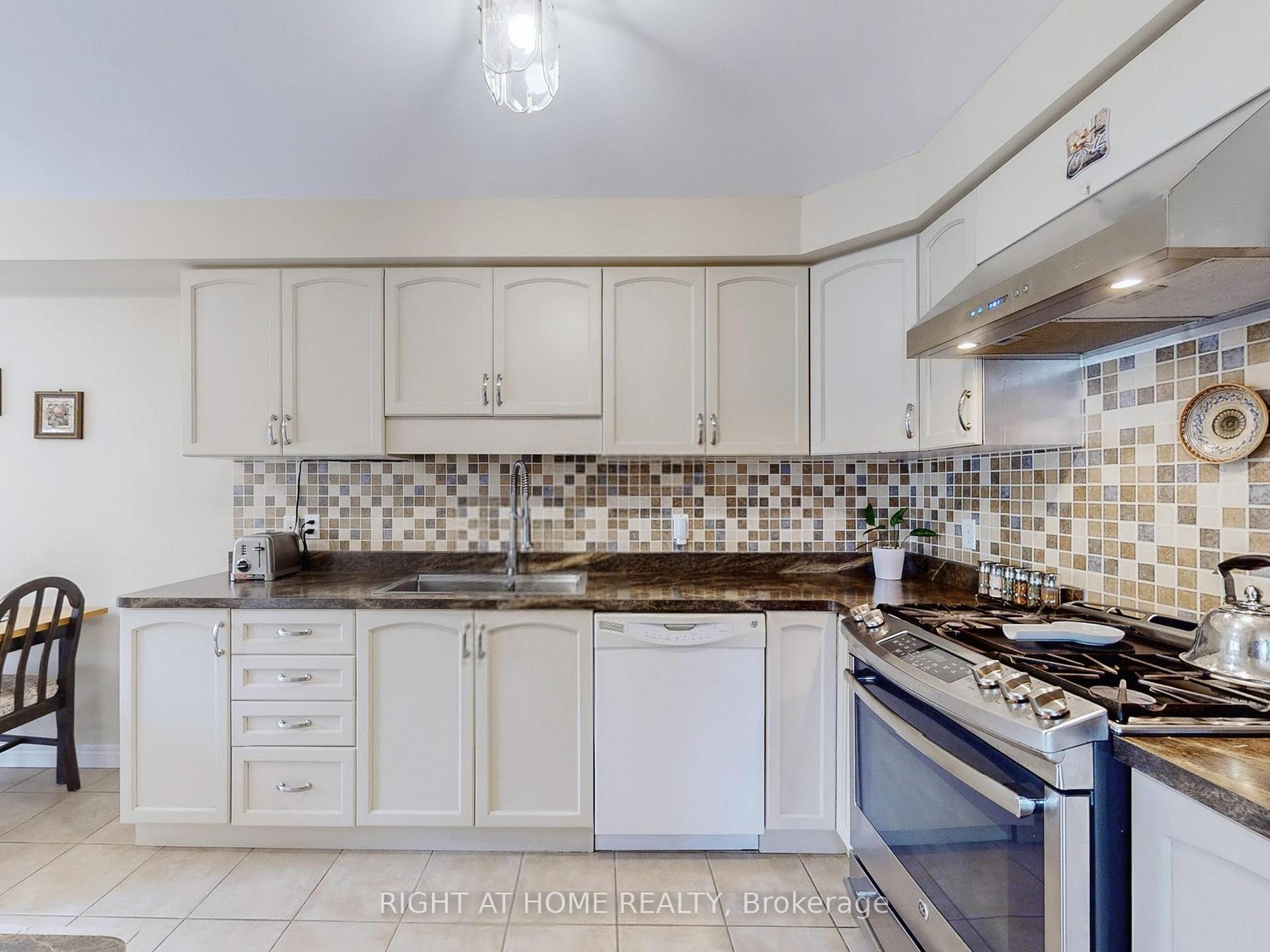 Photo 11 of 124 Peachwood Crescent, Hamilton, Stoney Creek — HOMEH