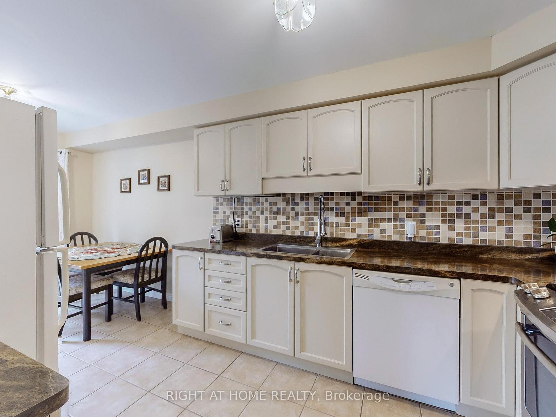Photo 12 of 124 Peachwood Crescent, Hamilton, Stoney Creek — HOMEH