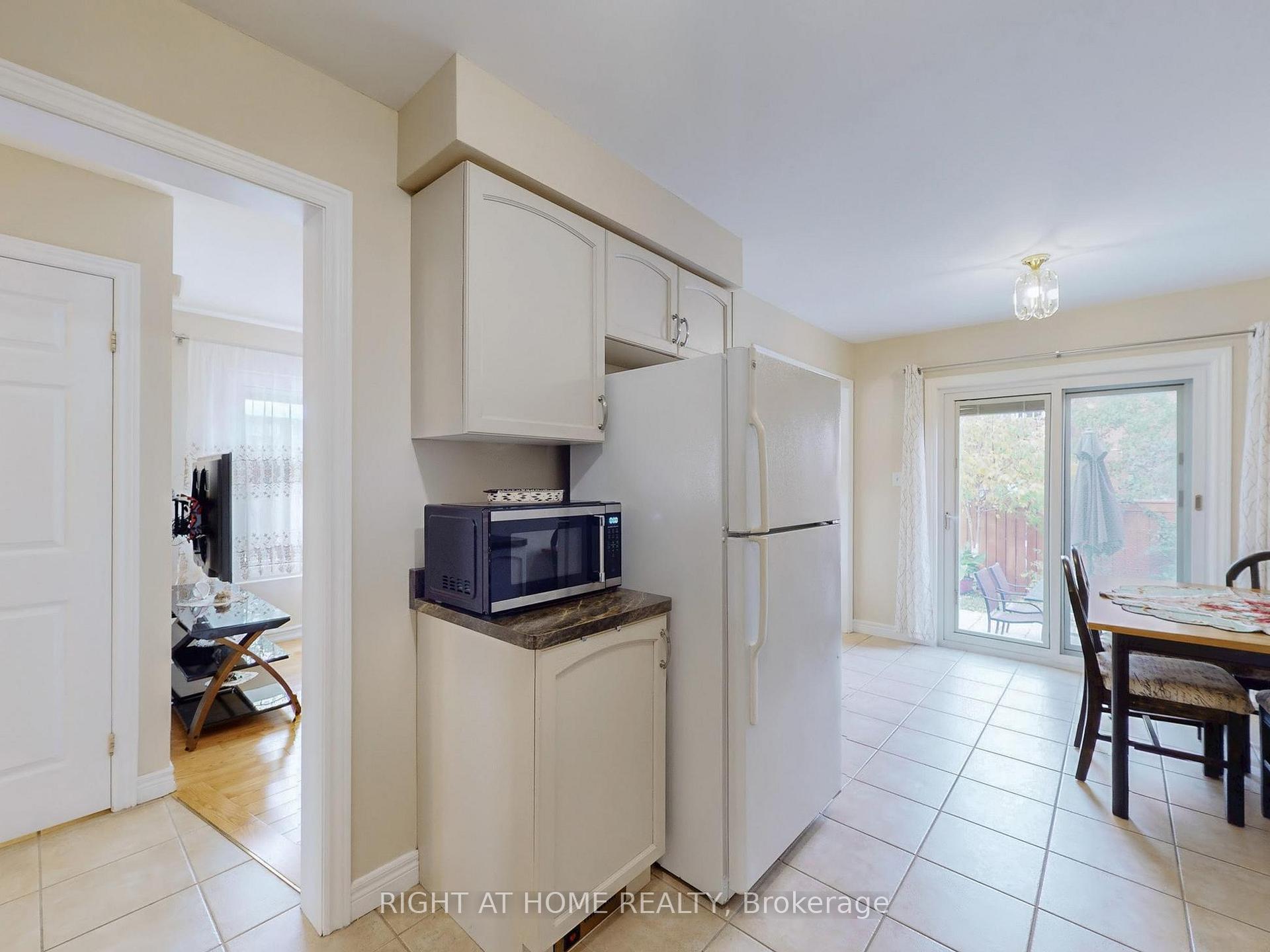 Photo 13 of 124 Peachwood Crescent, Hamilton, Stoney Creek — HOMEH