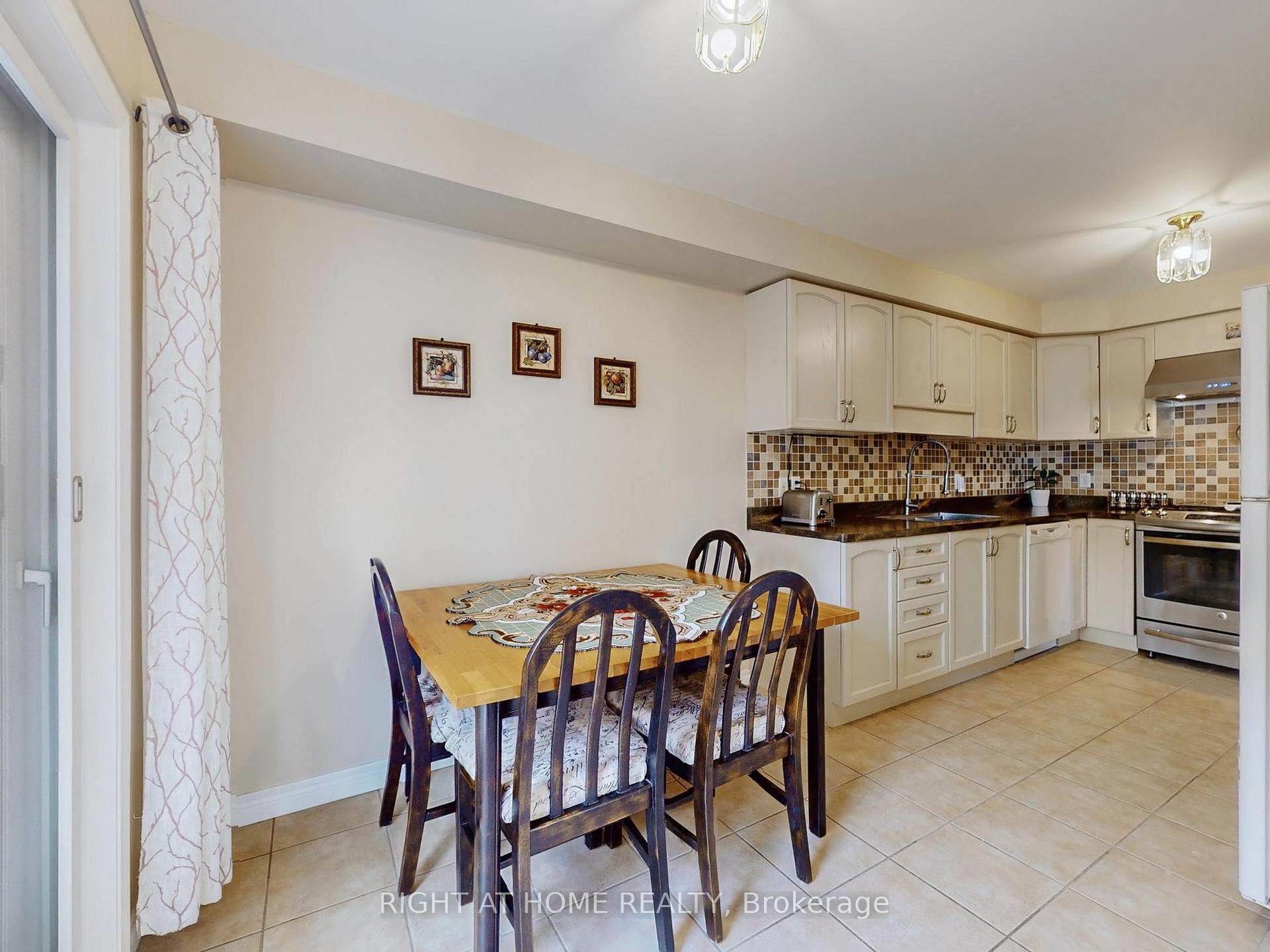 Photo 14 of 124 Peachwood Crescent, Hamilton, Stoney Creek — HOMEH