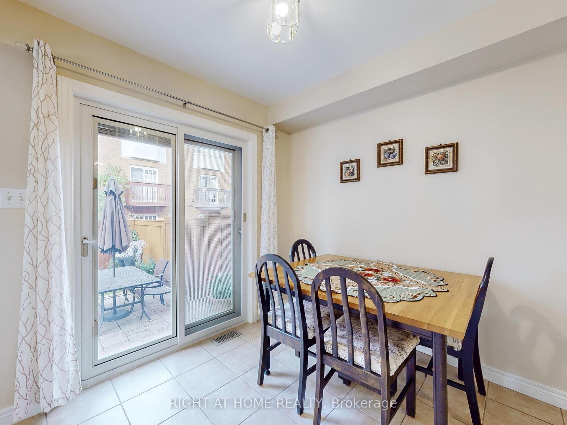 Photo 15 of 124 Peachwood Crescent, Hamilton, Stoney Creek — HOMEH