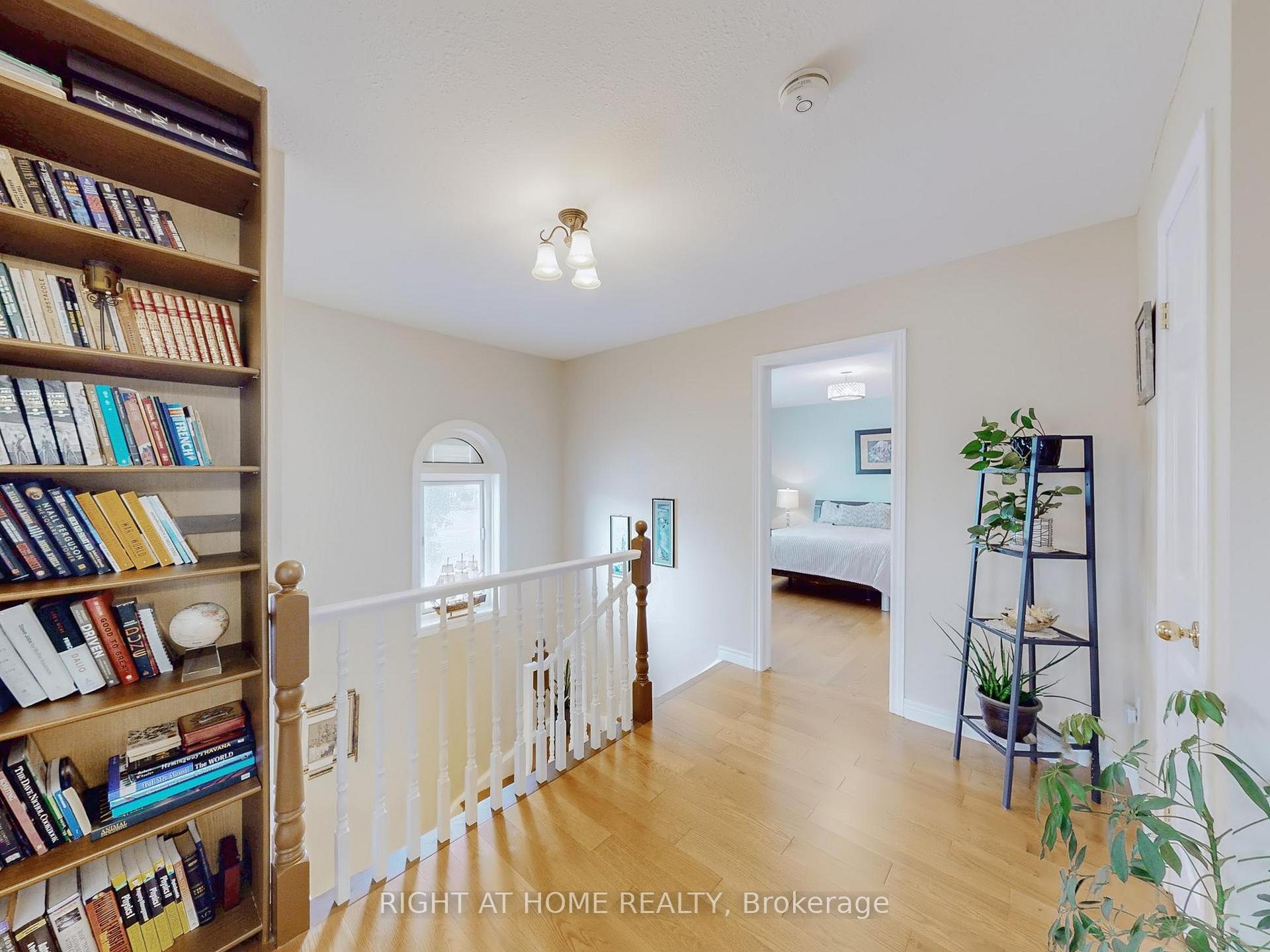 Photo 23 of 124 Peachwood Crescent, Hamilton, Stoney Creek — HOMEH